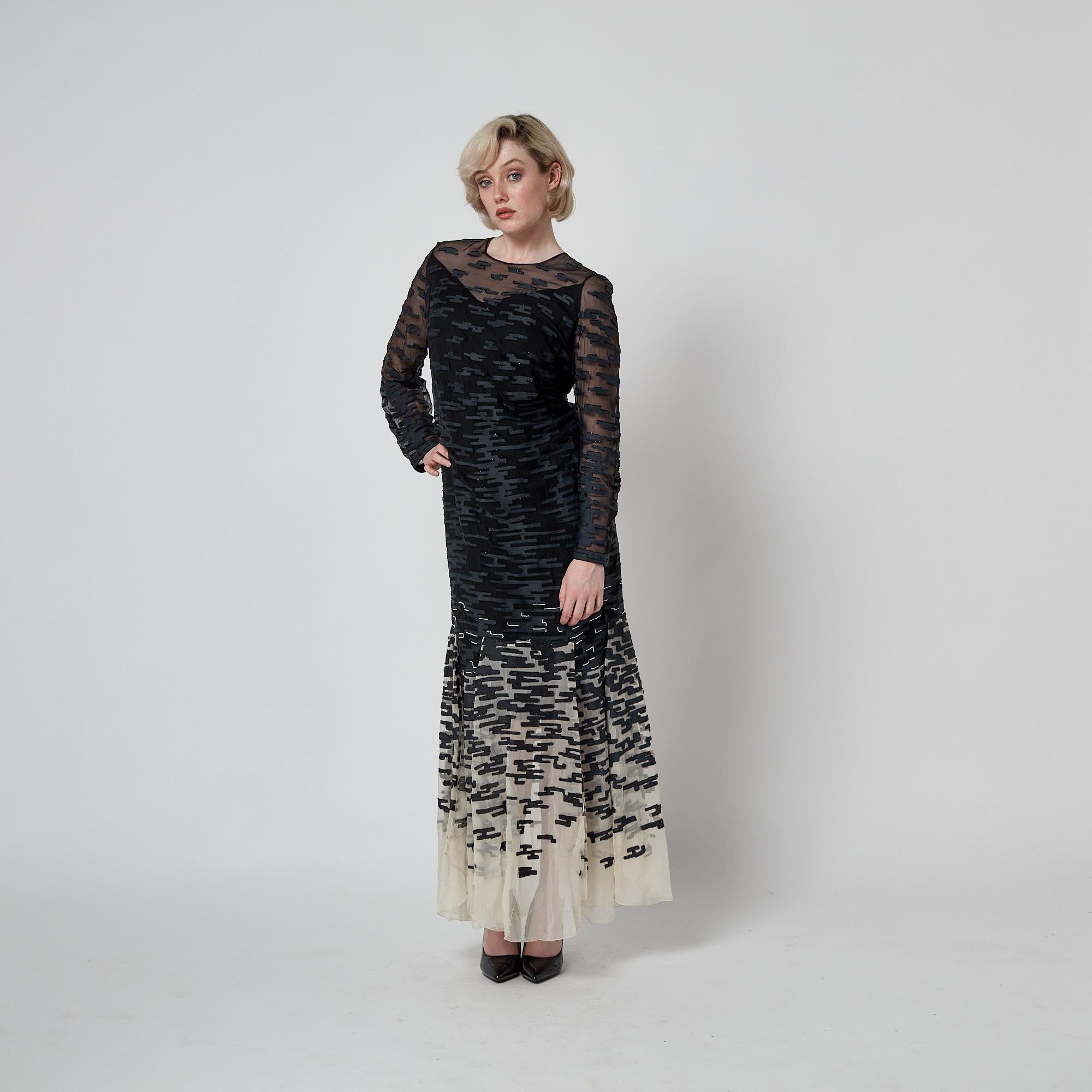 1996 Défilé Chanel Haute Couture Robe du soir Monochrome en vente 4