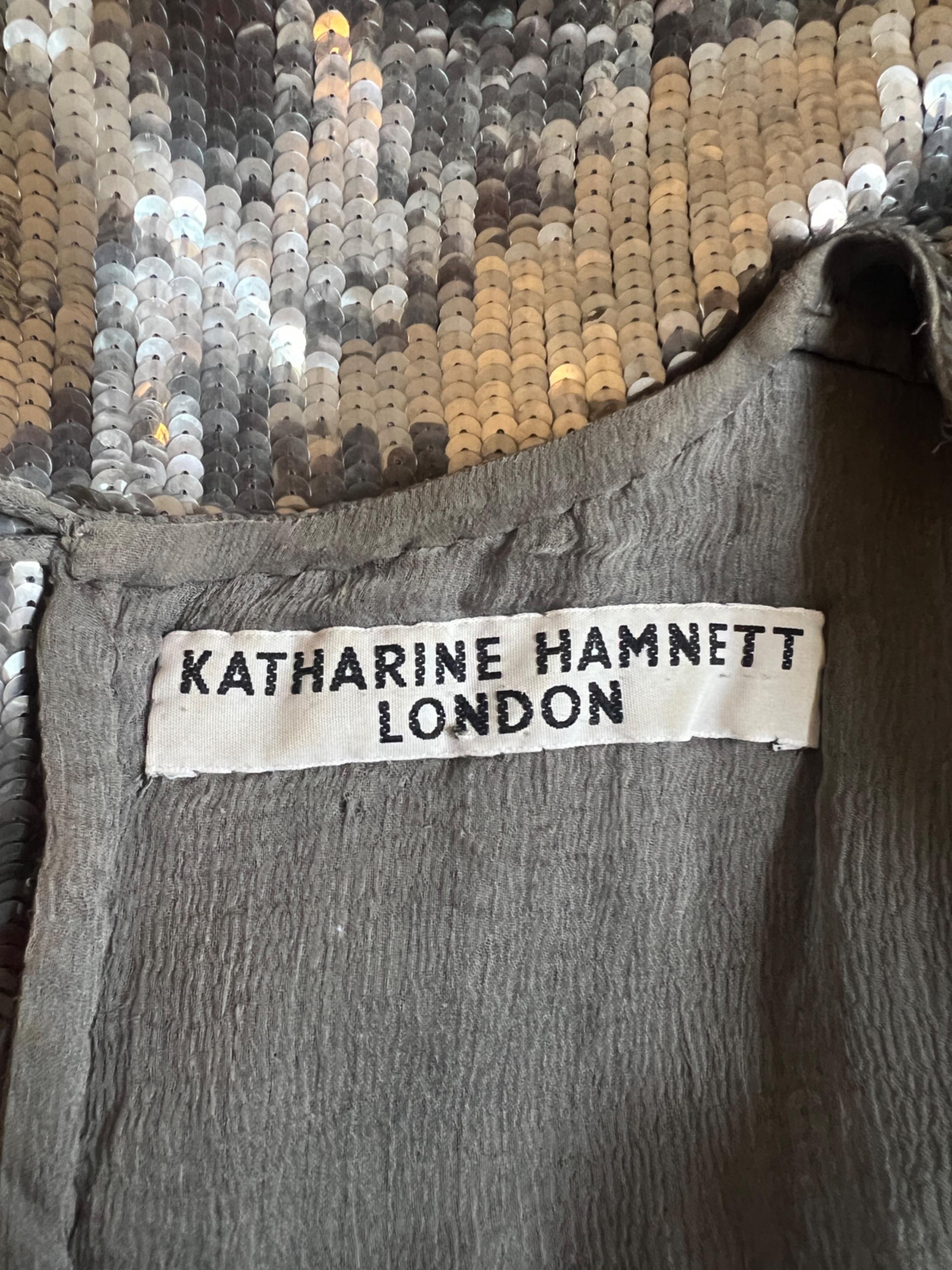 Katharine Hamnett, mini-jupe et haut à sequins argentés, défilé 1996 en vente 2
