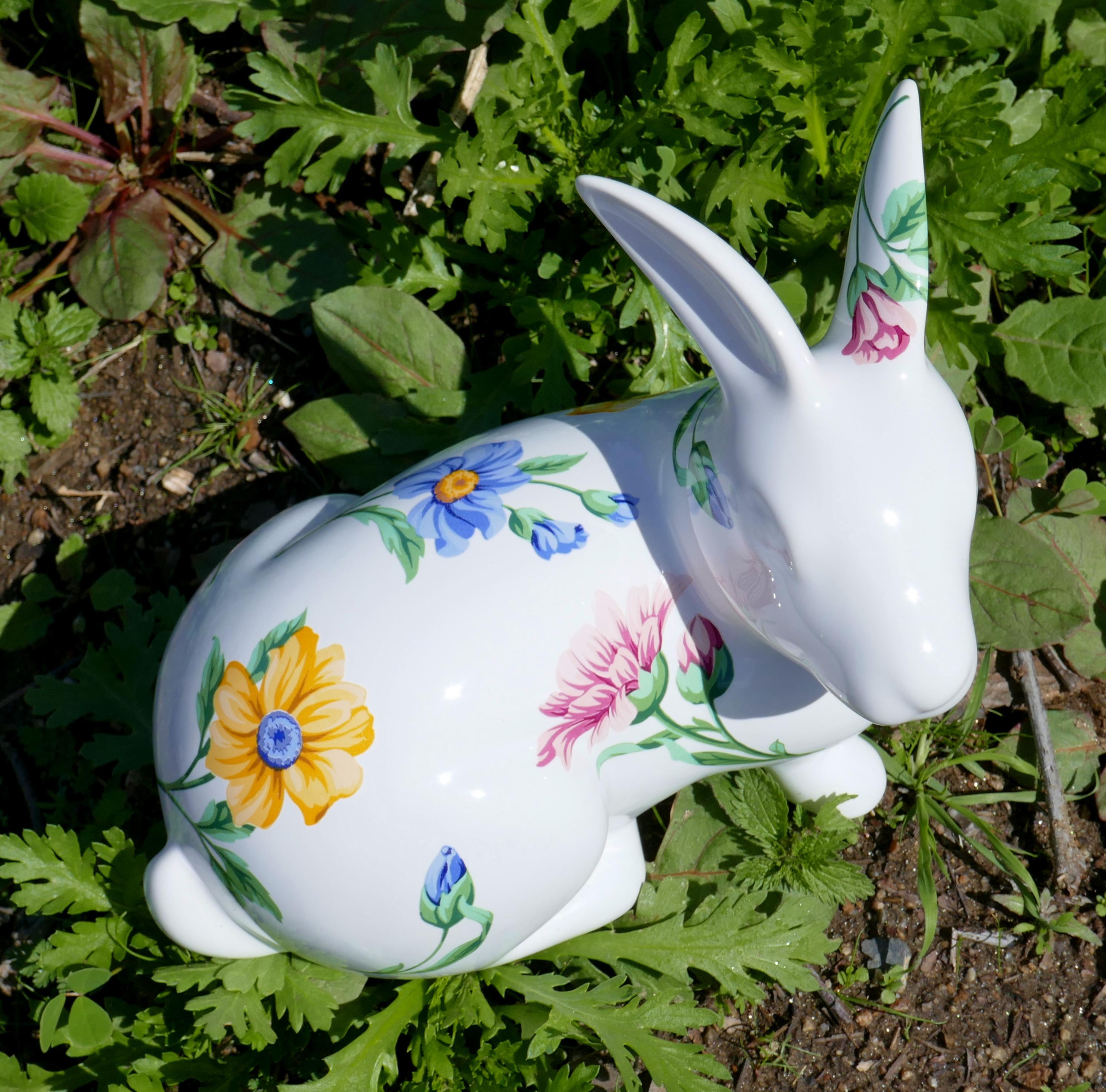 1996 Sintra entworfen von Tiffany & Co Porzellan Frühlingsblumen Kaninchenfigur, Kaninchenfigur (Viktorianisch) im Angebot