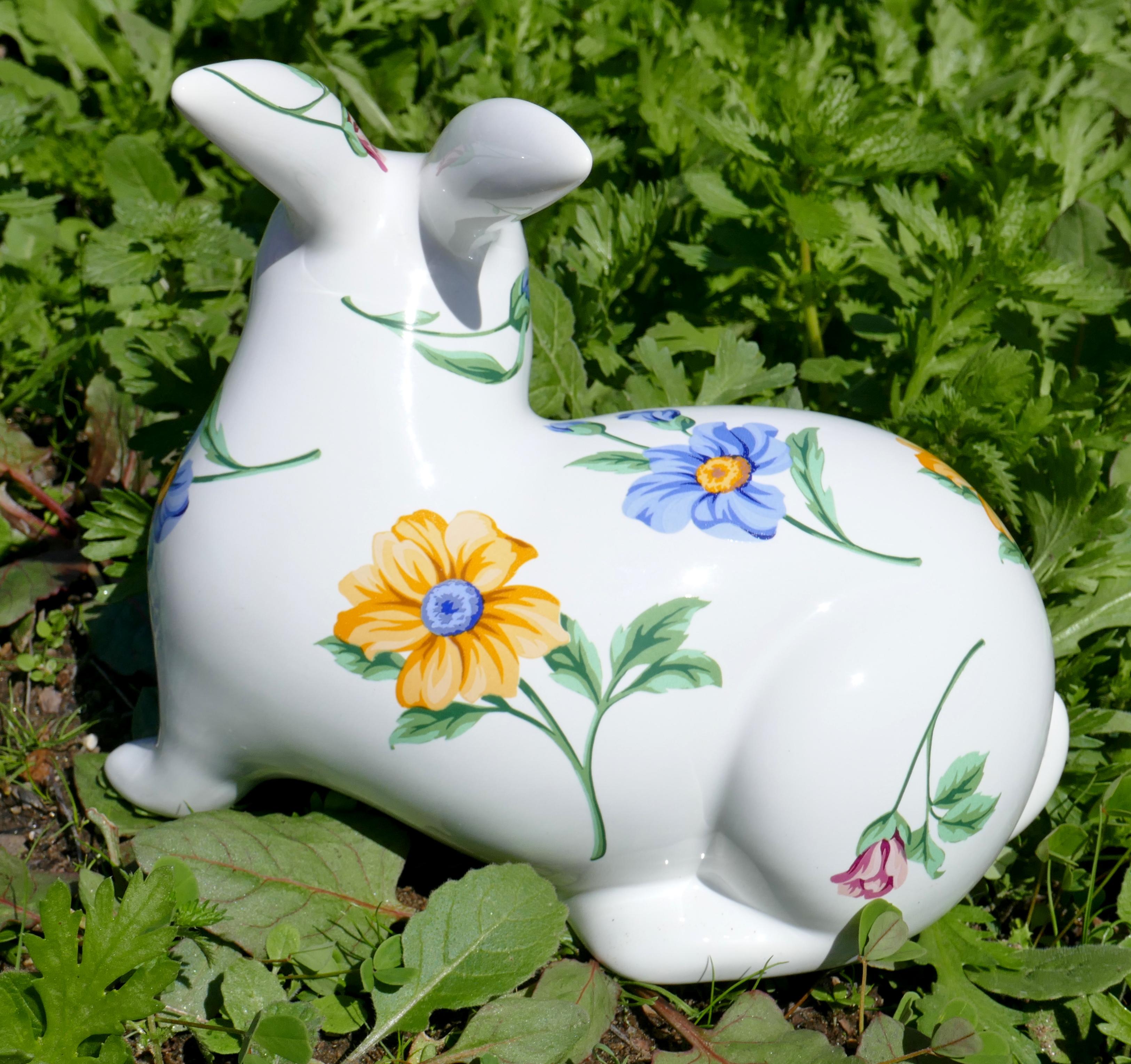 1996 Sintra entworfen von Tiffany & Co Porzellan Frühlingsblumen Kaninchenfigur, Kaninchenfigur (Gegossen) im Angebot