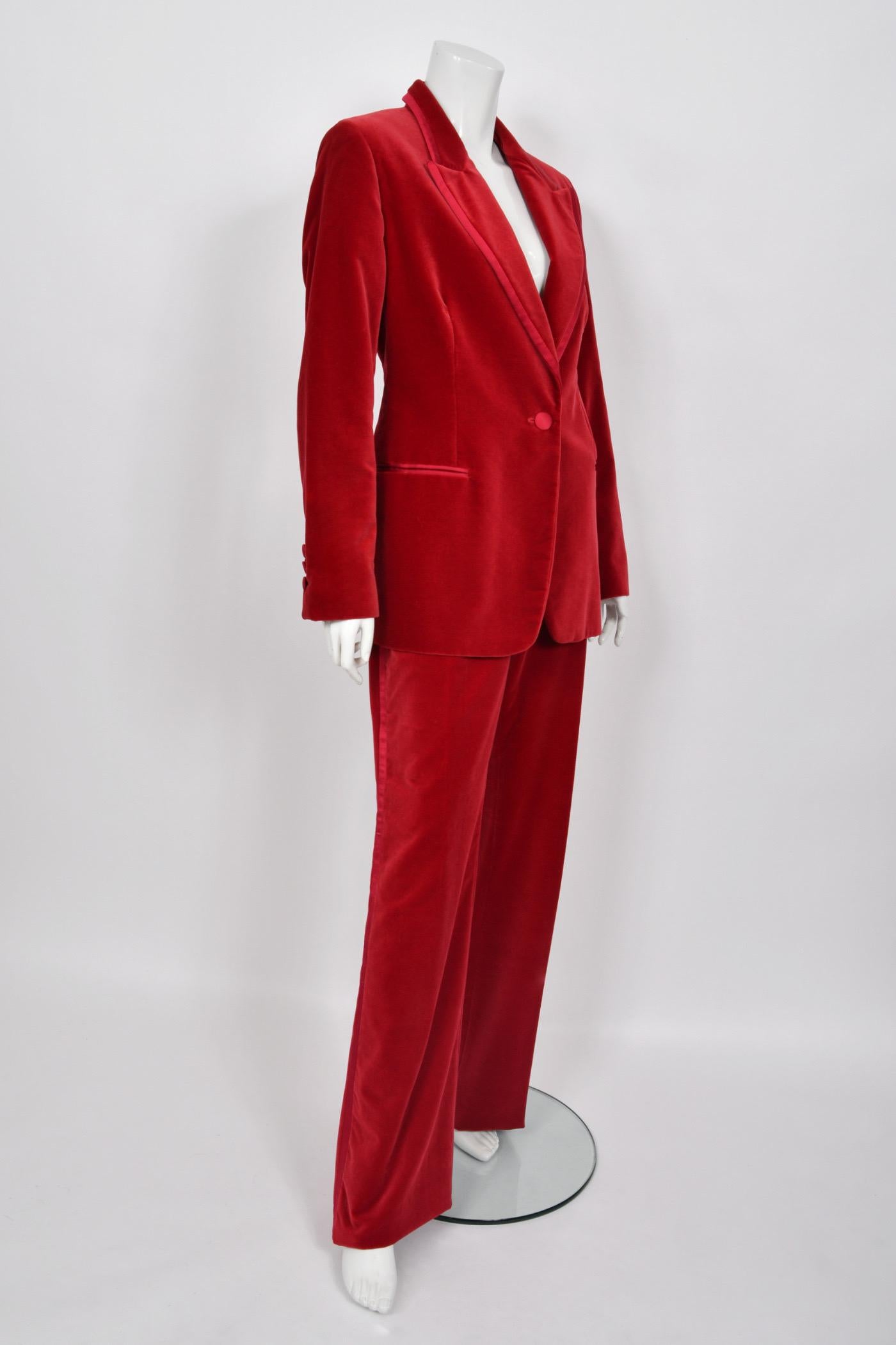 1996 Tom Ford for Gucci Red Velvet 'Gwyneth Paltrow' Tailored Jacket Pantsuit For Sale 7