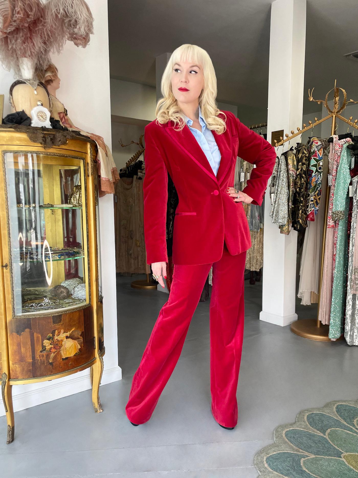 1996 Tom Ford for Gucci Red Velvet 'Gwyneth Paltrow' Tailored Jacket Pantsuit For Sale 1