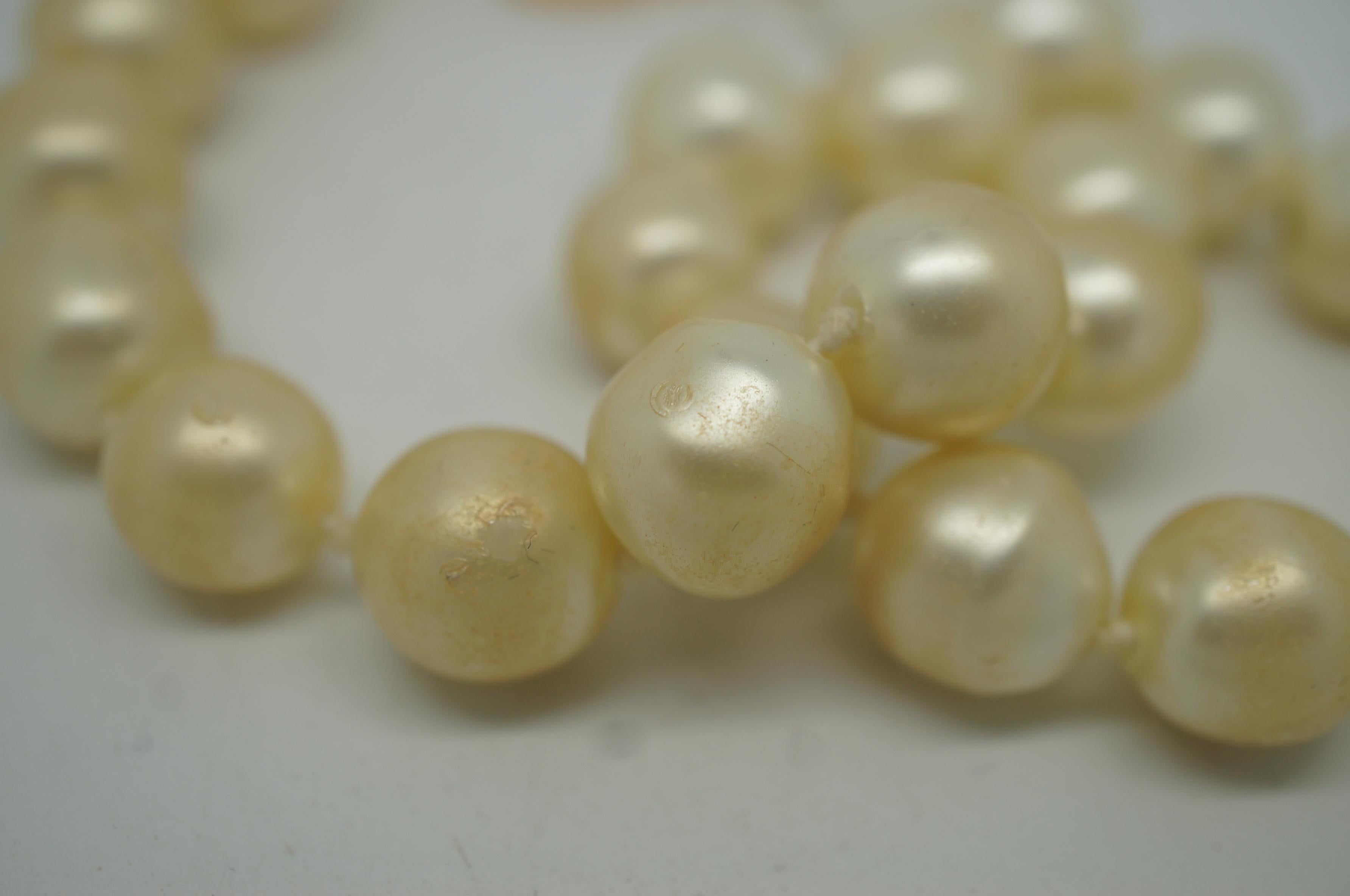 Late 20th Century 1996 Vintage Chanel Coco Mark Turnlock Faux Imitation Pearl Necklace France
