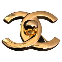 1996 Vintage CHANEL Gold Toned CC Turnlock Brooch