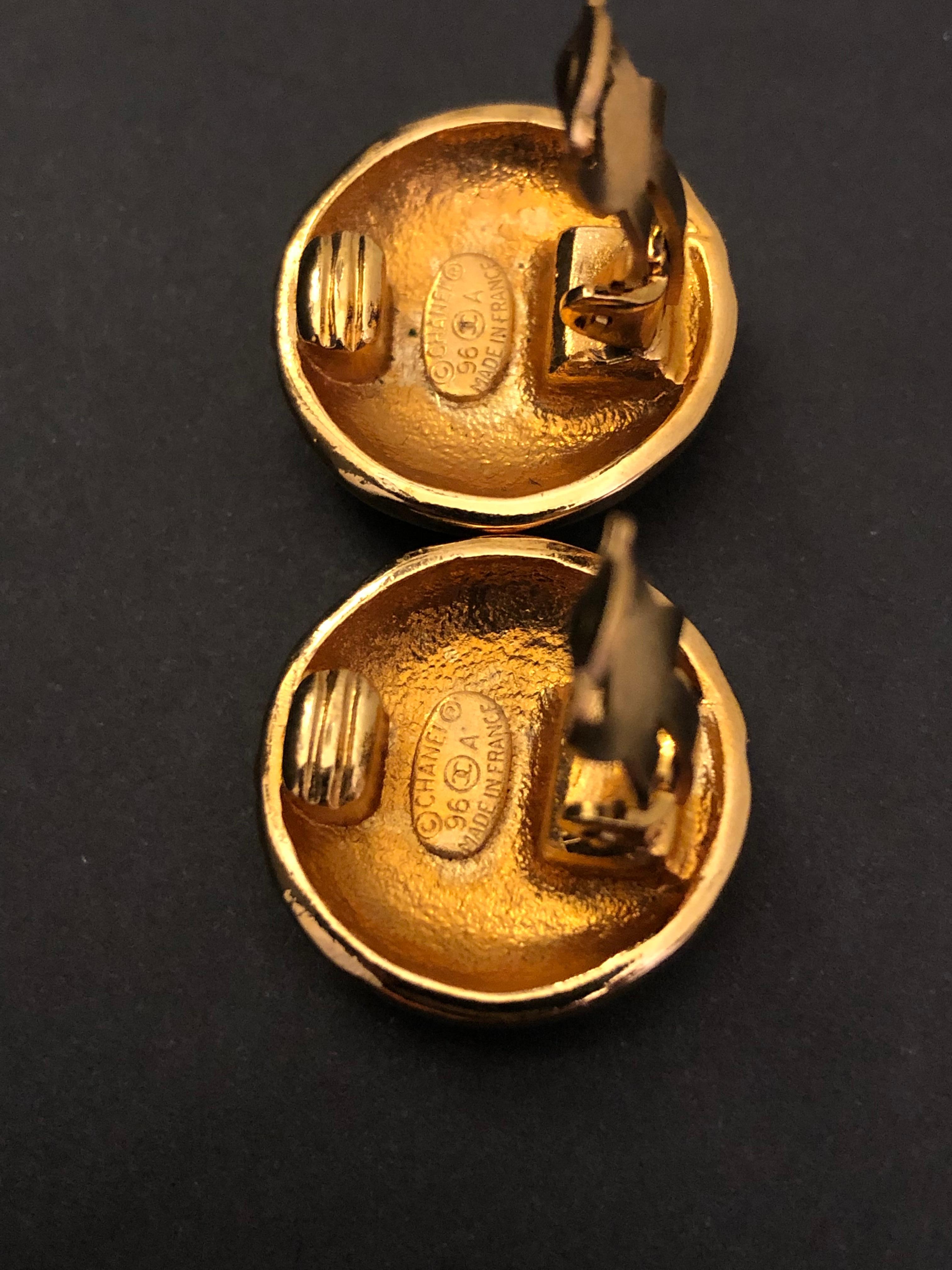 Women's 1996 Vintage CHANEL Gold Toned Clip On Earrings For Sale