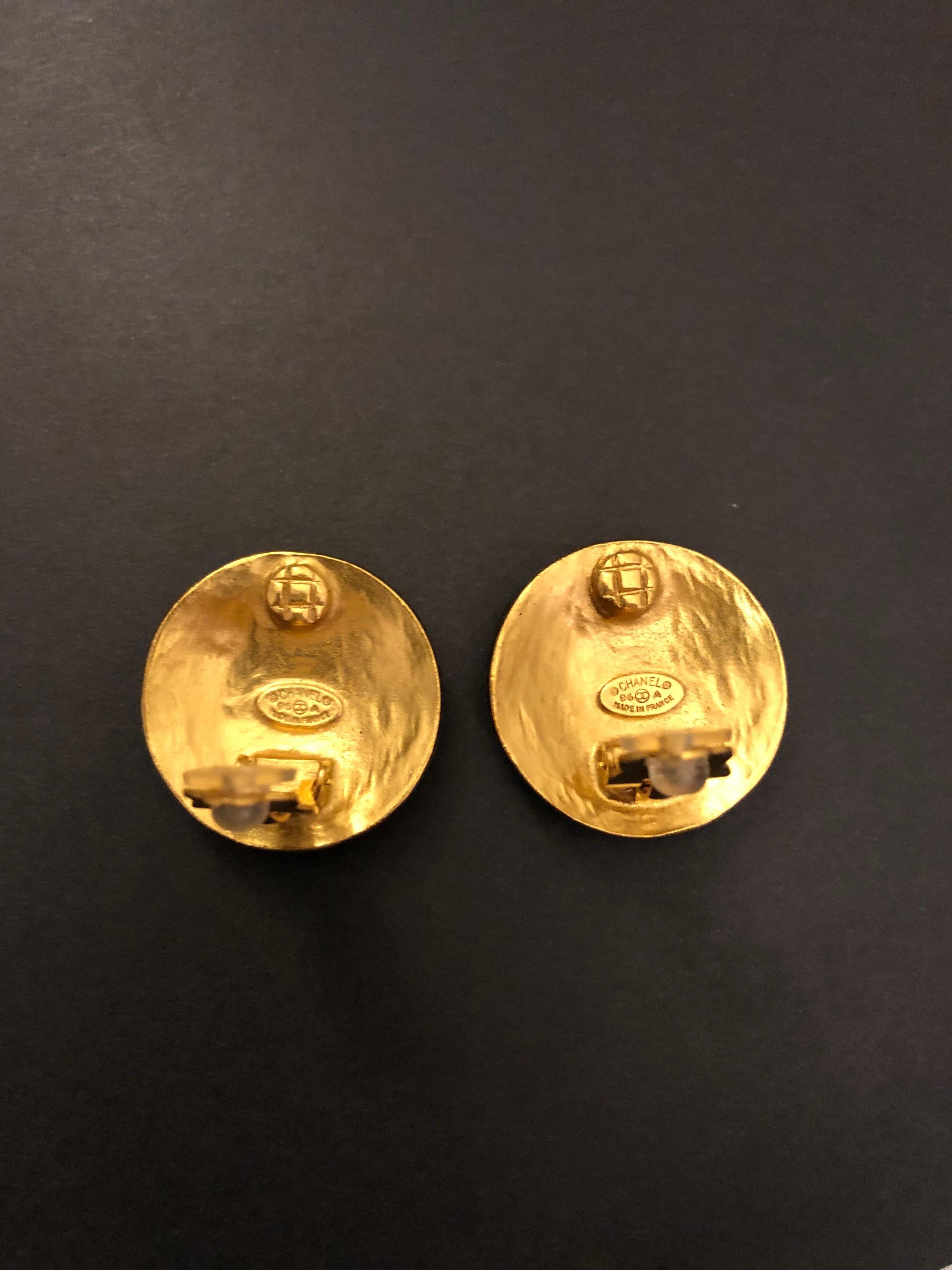 1996 Vintage CHANEL Gold Toned Floral Clip On Earrings 5