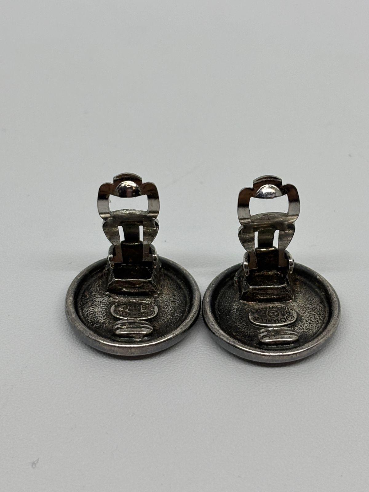 Pendientes de clip con botón CC de rutenio vintage de 1996 en Bueno estado para la venta en Jakarta, Daerah Khusus Ibukota Jakarta