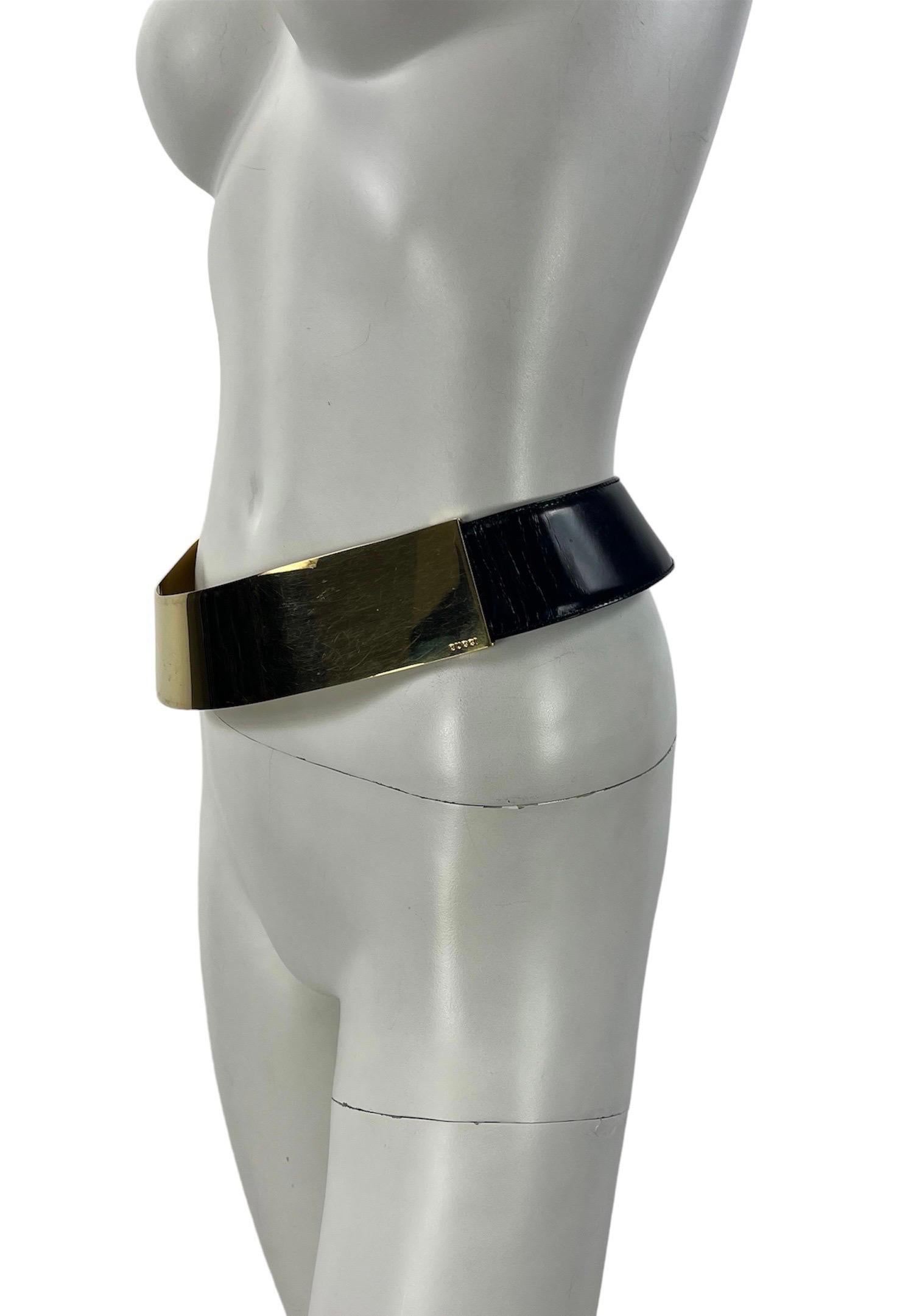 1996 Vintage Tom Ford for Gucci Black Leather Belt with Gold Metal Detail In Excellent Condition For Sale In Montgomery, TX