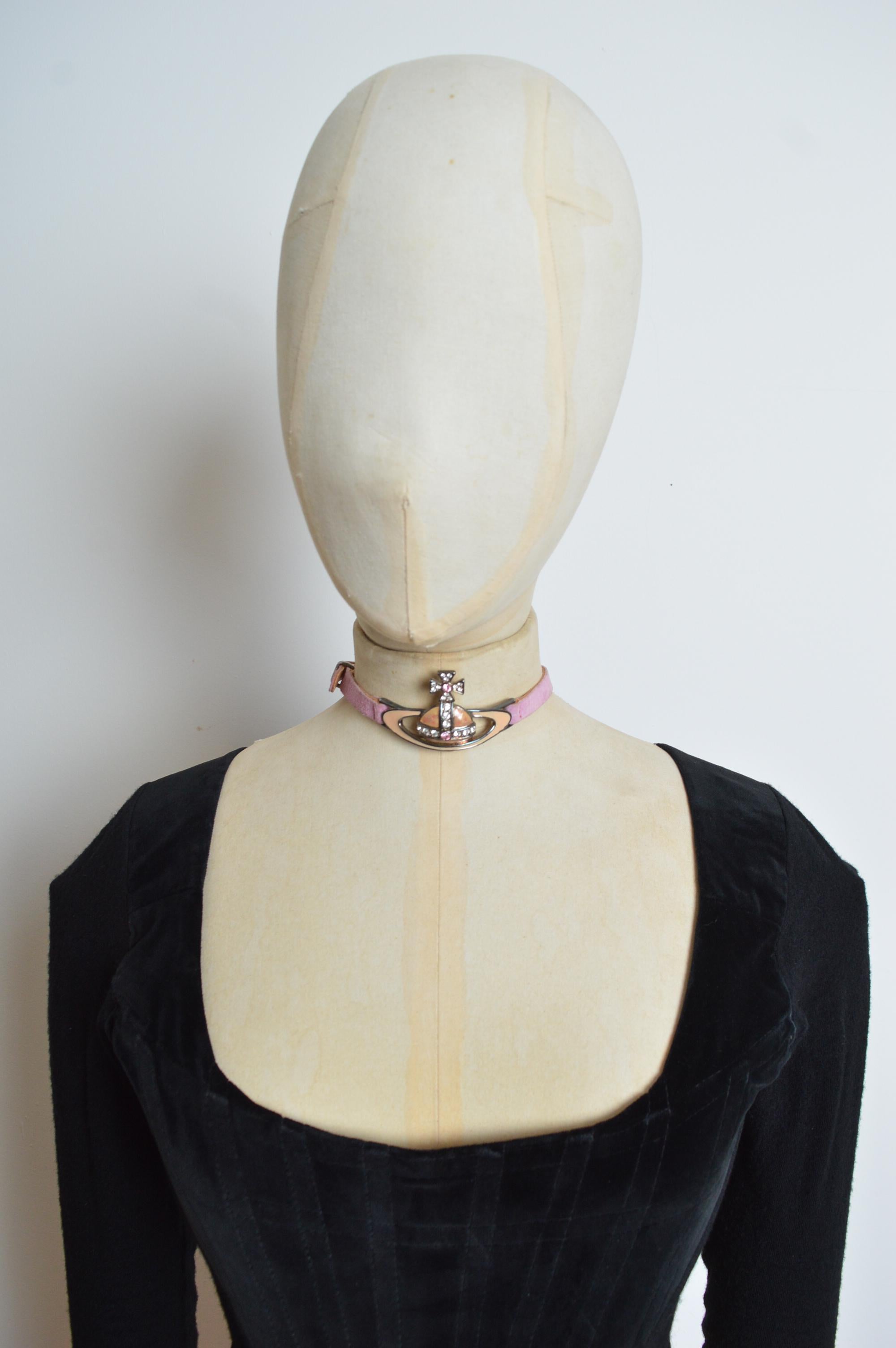 1996 Vivienne Westwood Pink Rhinestone Orb Suede Choker - Necklace For Sale 7