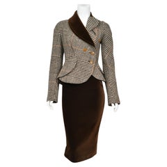 1996 Vivienne Westwood "Tormenta en una taza de té" Traje de chaqueta asimétrico de terciopelo y tweed