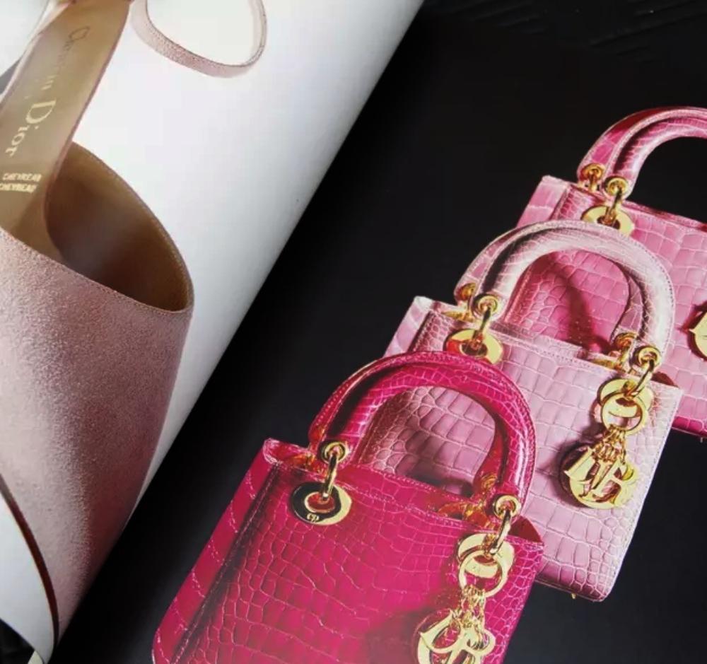 1997/1998 Christian Dior Hong Kong  Borse Catalogo Lookbook in vendita 1