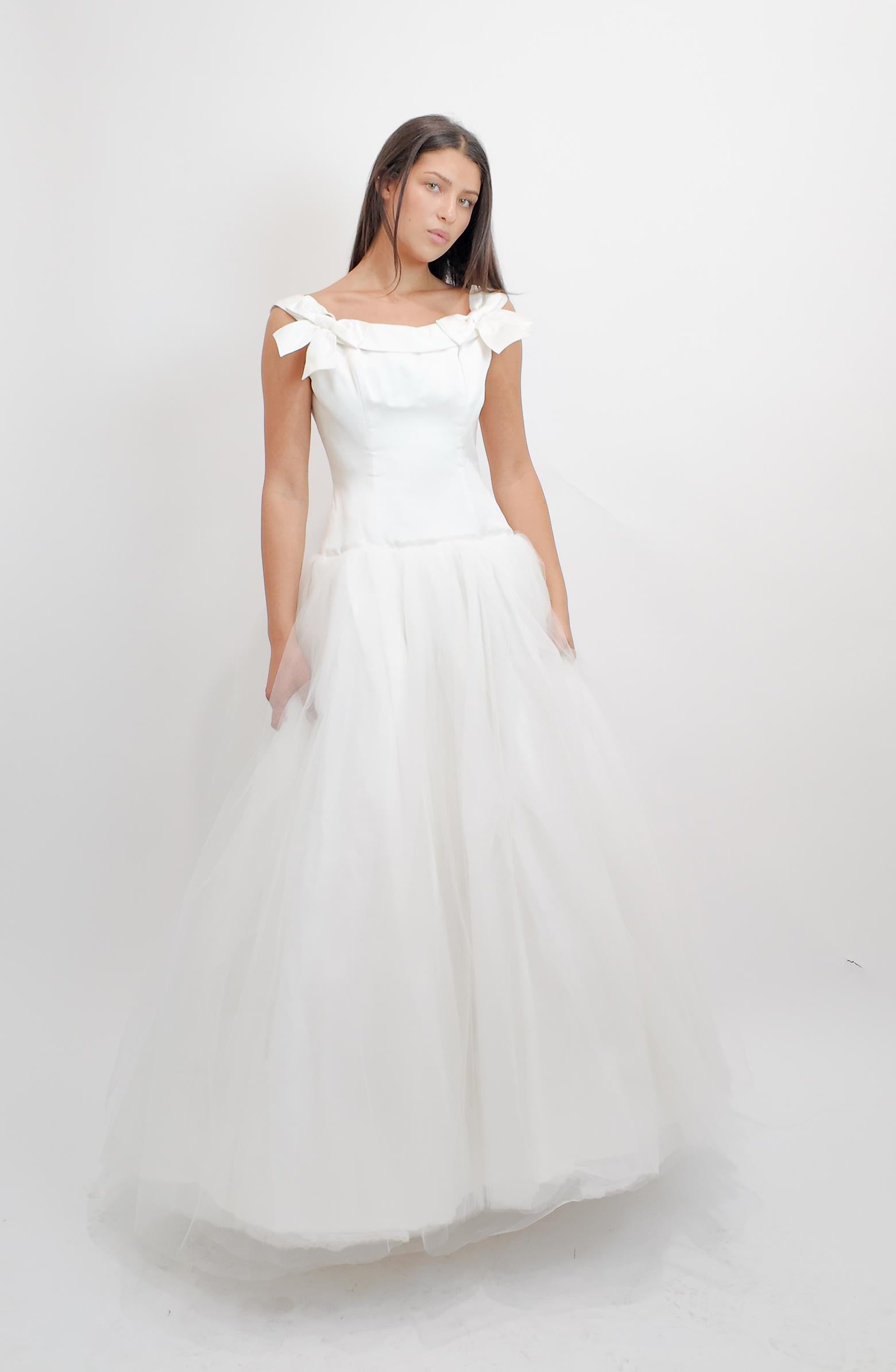 1997 Bob Evans Neiman Marcus Abito con fiocco in seta e gonna in tulle In condizioni buone in vendita a Los Angeles, CA