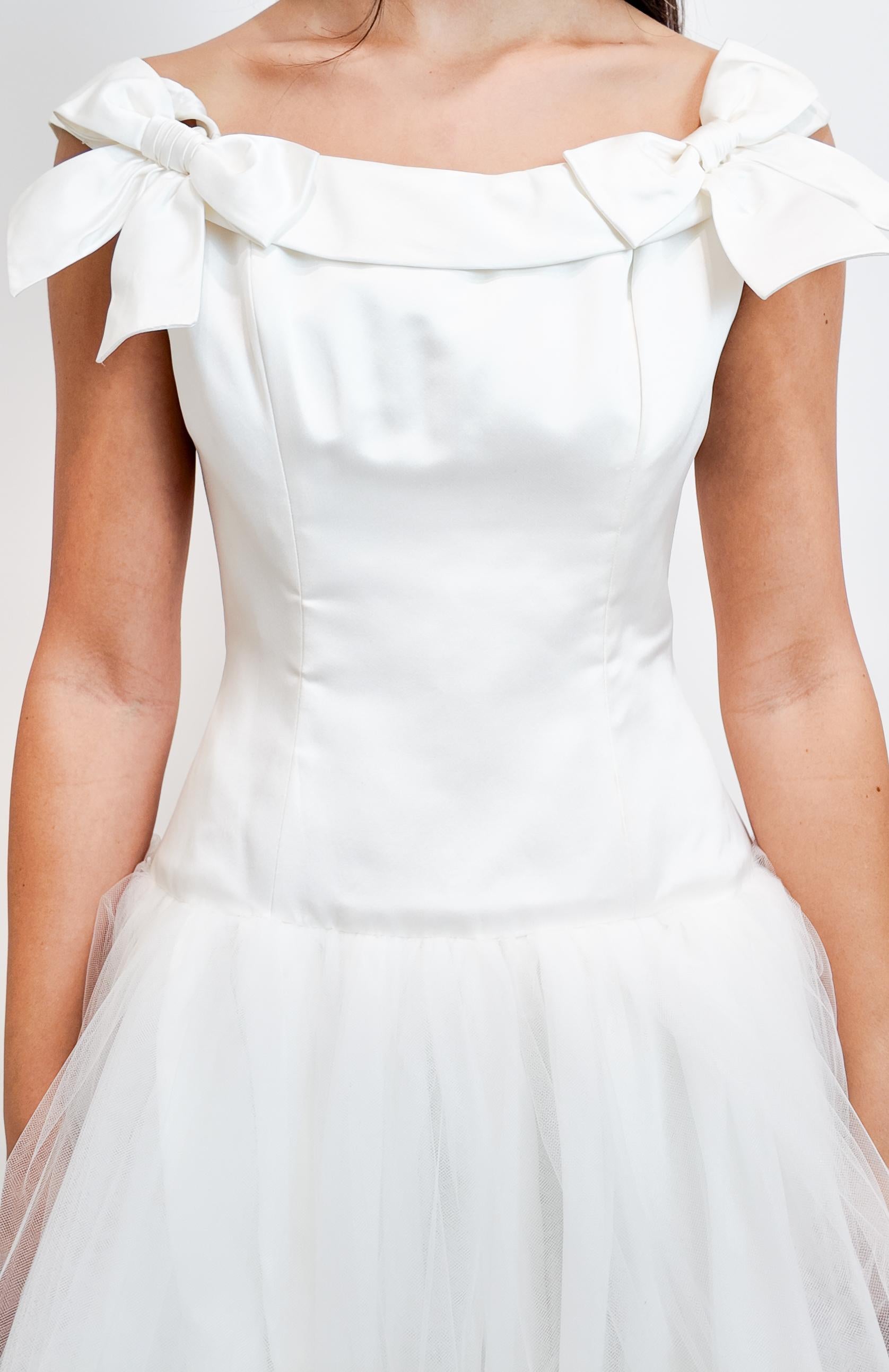 1997 Bob Evans Neiman Marcus Abito con fiocco in seta e gonna in tulle in vendita 1