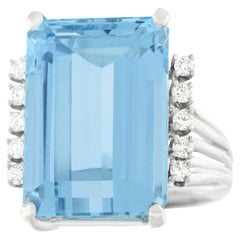 Bague en or sertie d'aigue-marine et de diamants de 19,97 carats