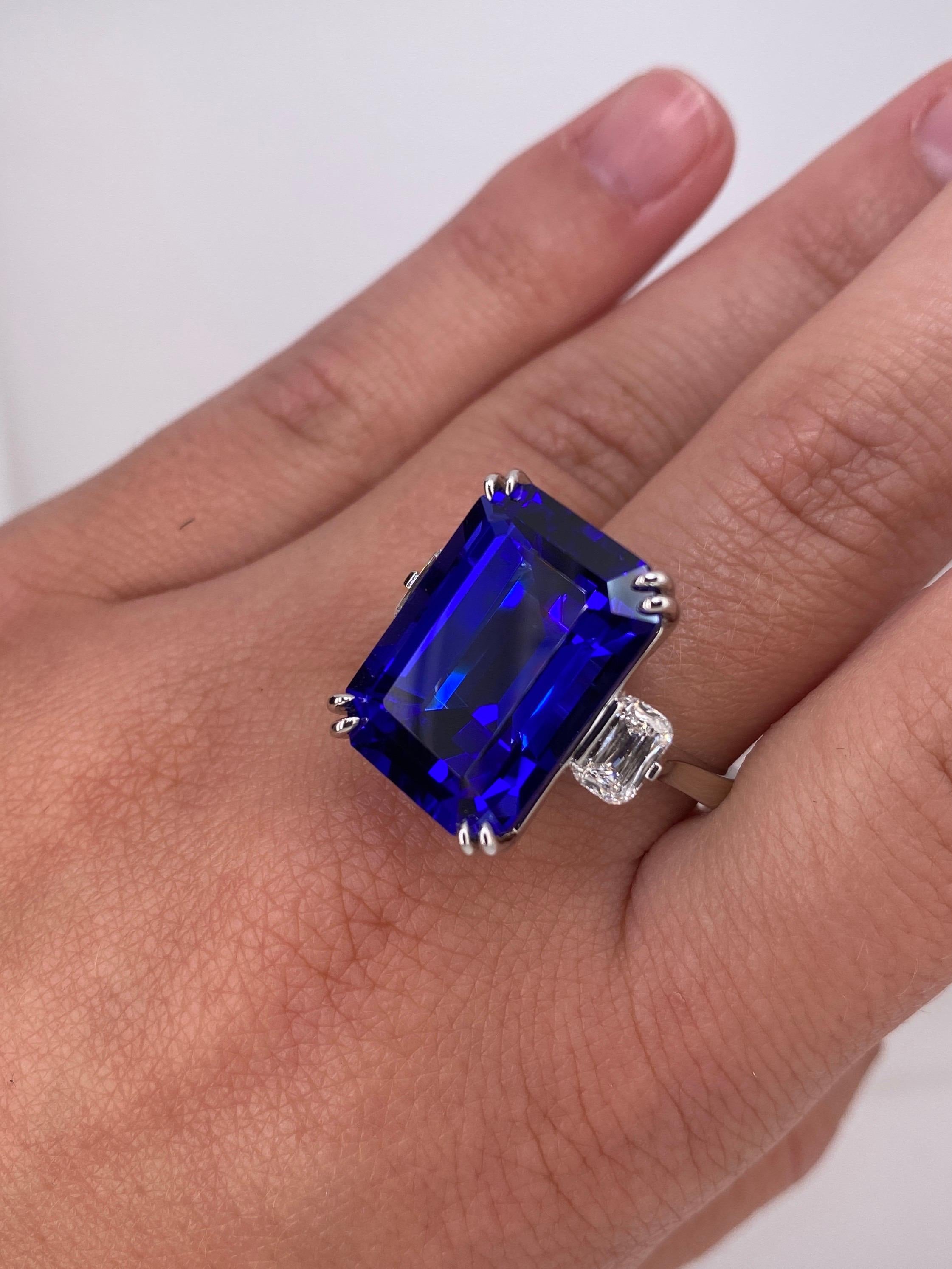 Women's 19.97 Carat Emerald Cut Blue Tanzanite and Diamond Ring For Sale