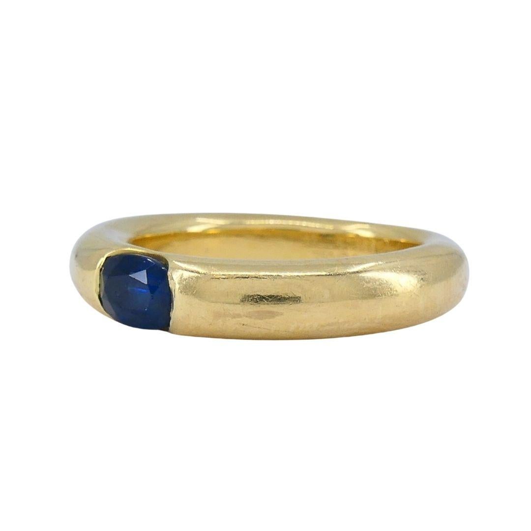 1997 Anillo Cartier de oro de 18 quilates con zafiro azul en forma de elipse en Bueno estado para la venta en Beverly Hills, CA
