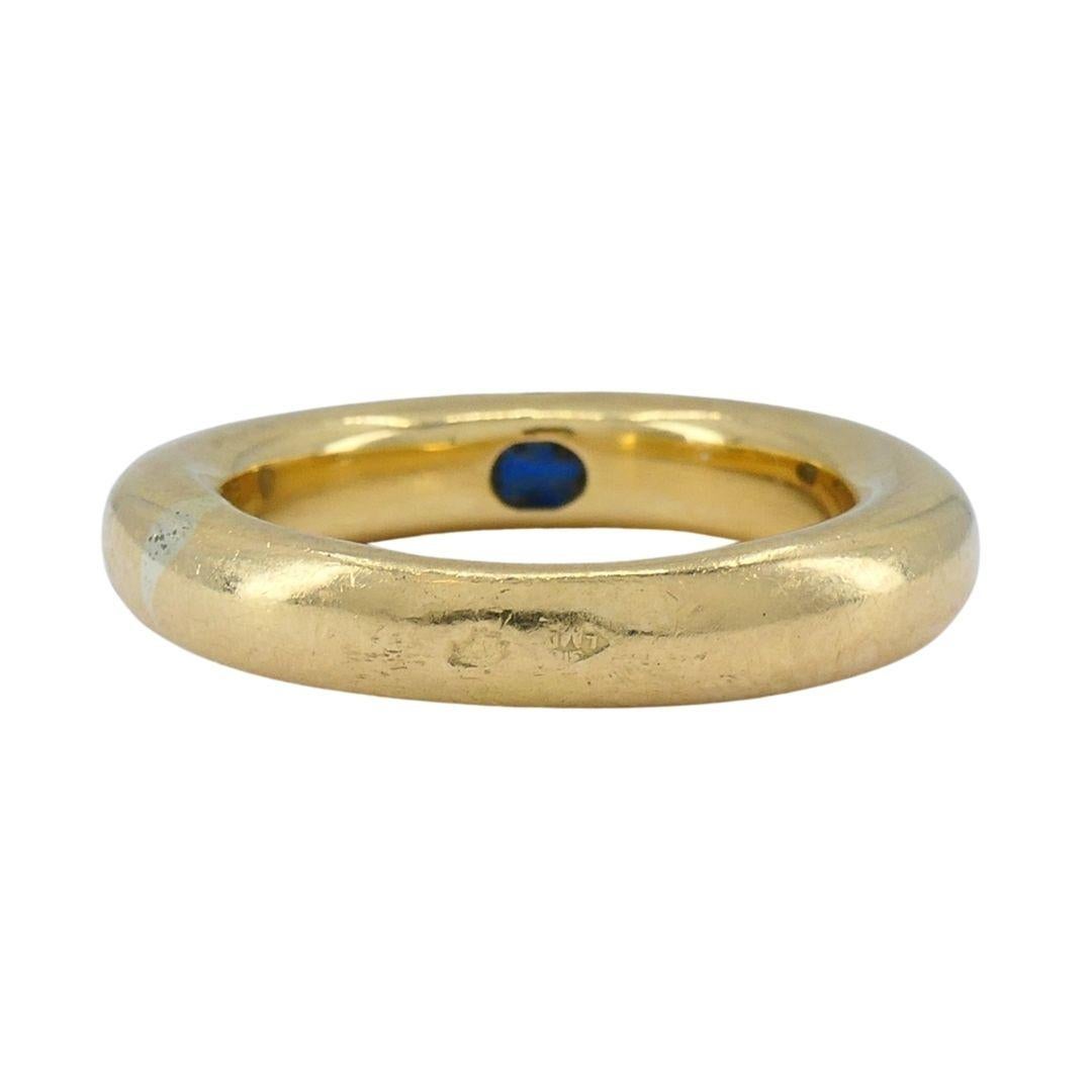 1997 Anillo Cartier de oro de 18 quilates con zafiro azul en forma de elipse en venta 1