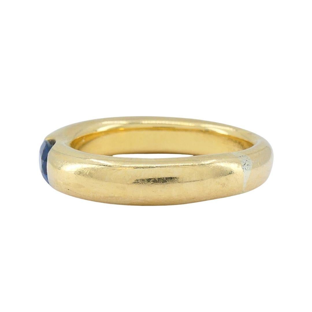 1997 Anillo Cartier de oro de 18 quilates con zafiro azul en forma de elipse en venta 3