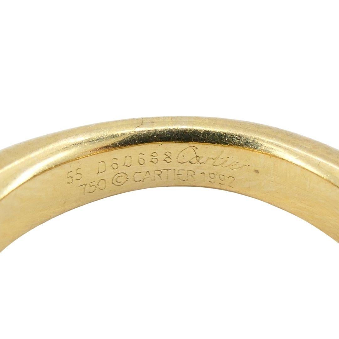 1997 Anillo Cartier de oro de 18 quilates con zafiro azul en forma de elipse en venta 4