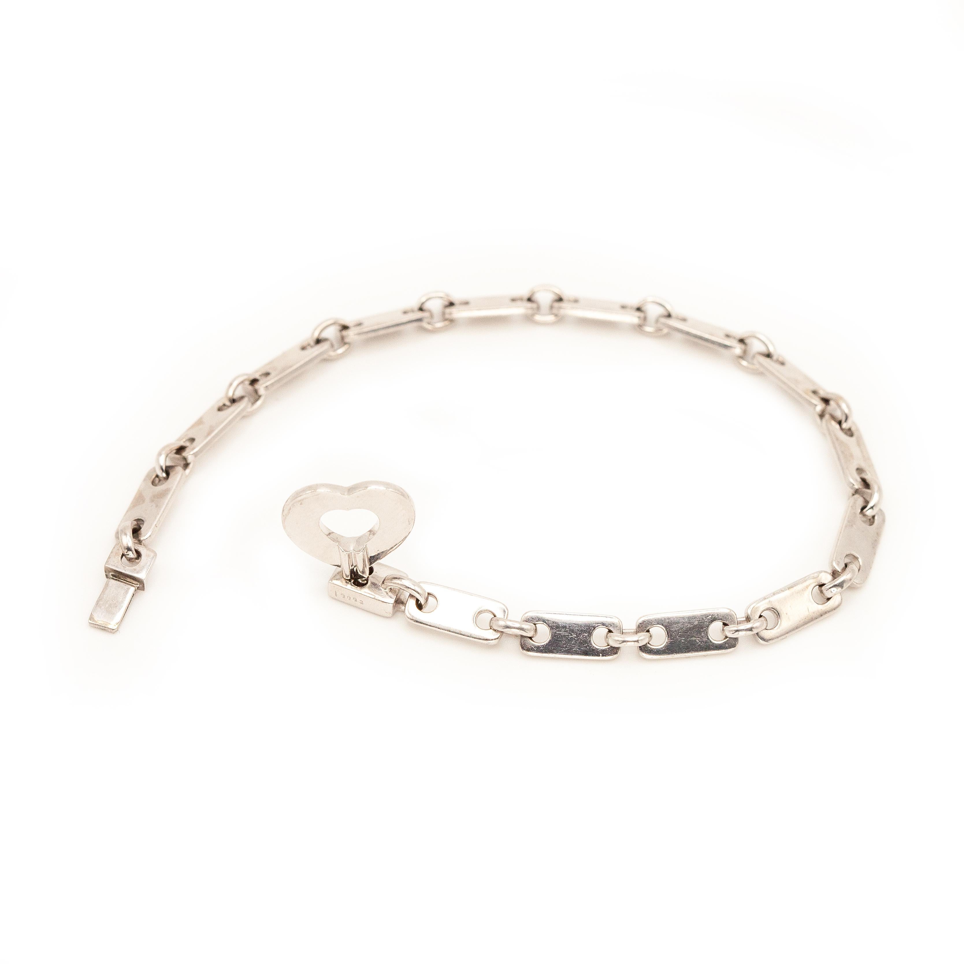 Cartier, bracelet à maillons en or blanc 18 carats avec clé en forme de cœur, 1997 Unisexe en vente