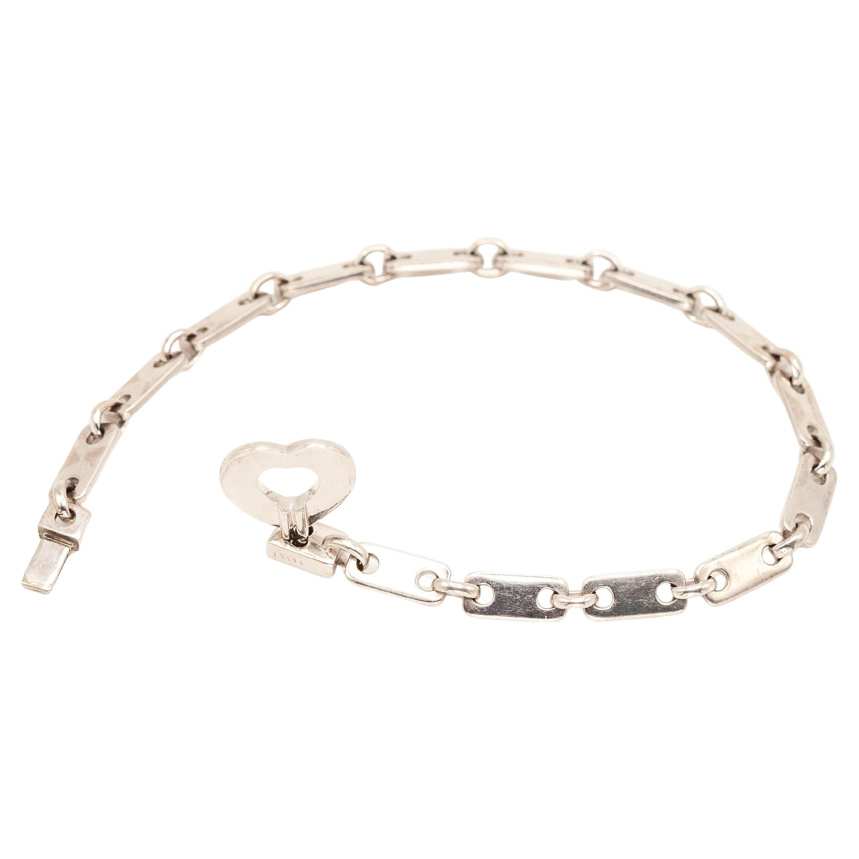 Cartier, bracelet à maillons en or blanc 18 carats avec clé en forme de cœur, 1997