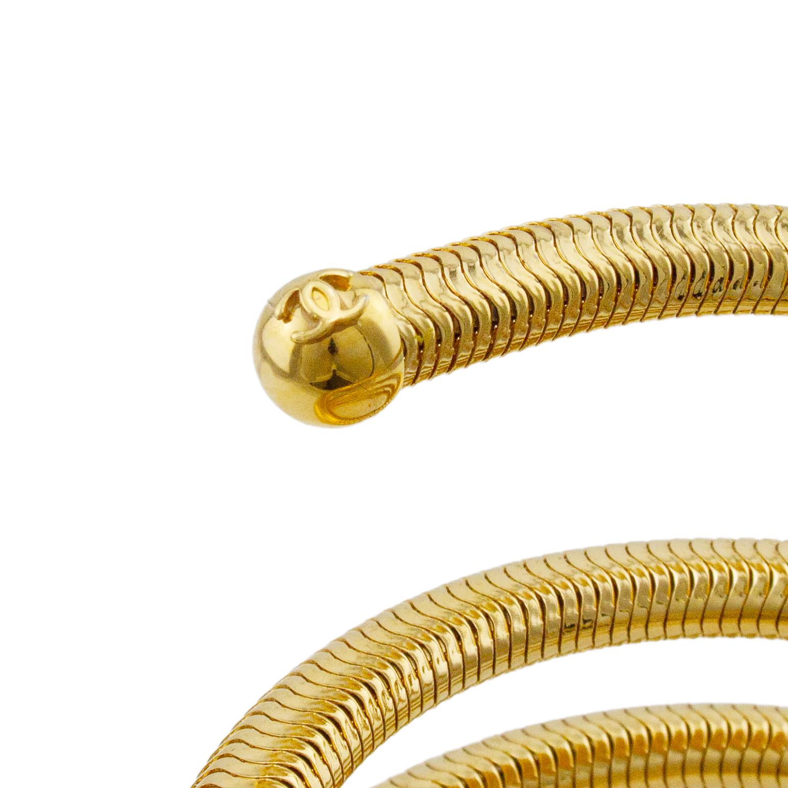 da uomo o donna 1997 Bracciale Chanel a spirale in metallo dorato in vendita