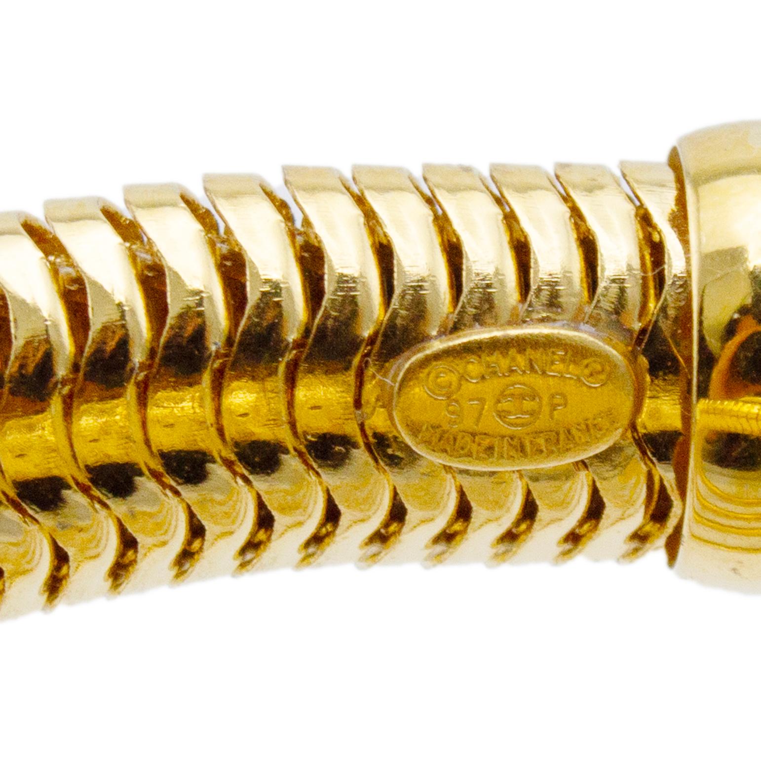 1997 Bracciale Chanel a spirale in metallo dorato in vendita 2