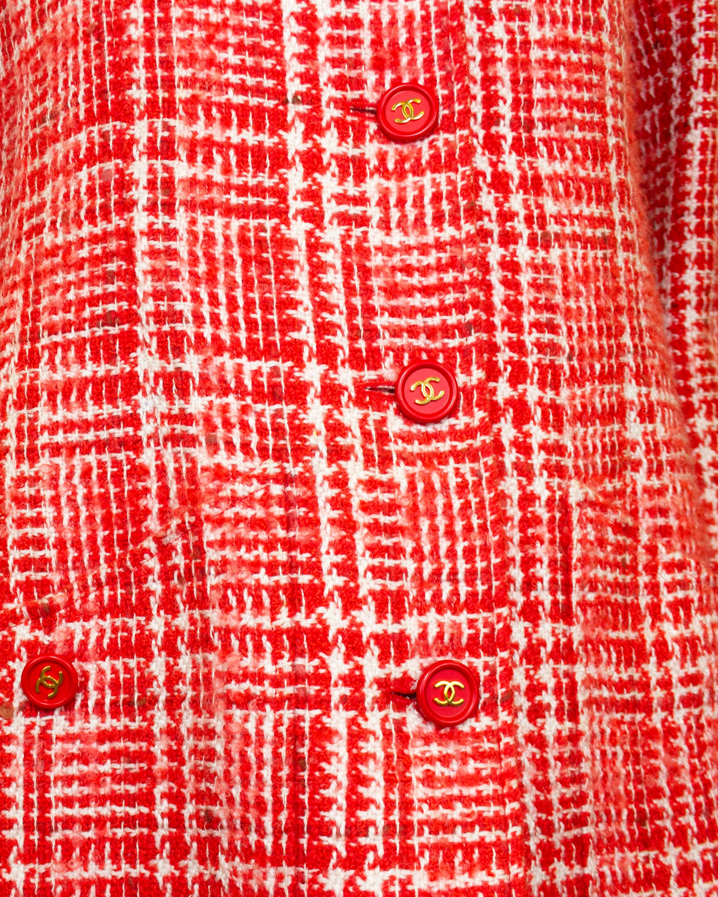 da uomo o donna 1997 Chanel RTW Spring Collection Giacca di lana a quadri rossi e crema in vendita