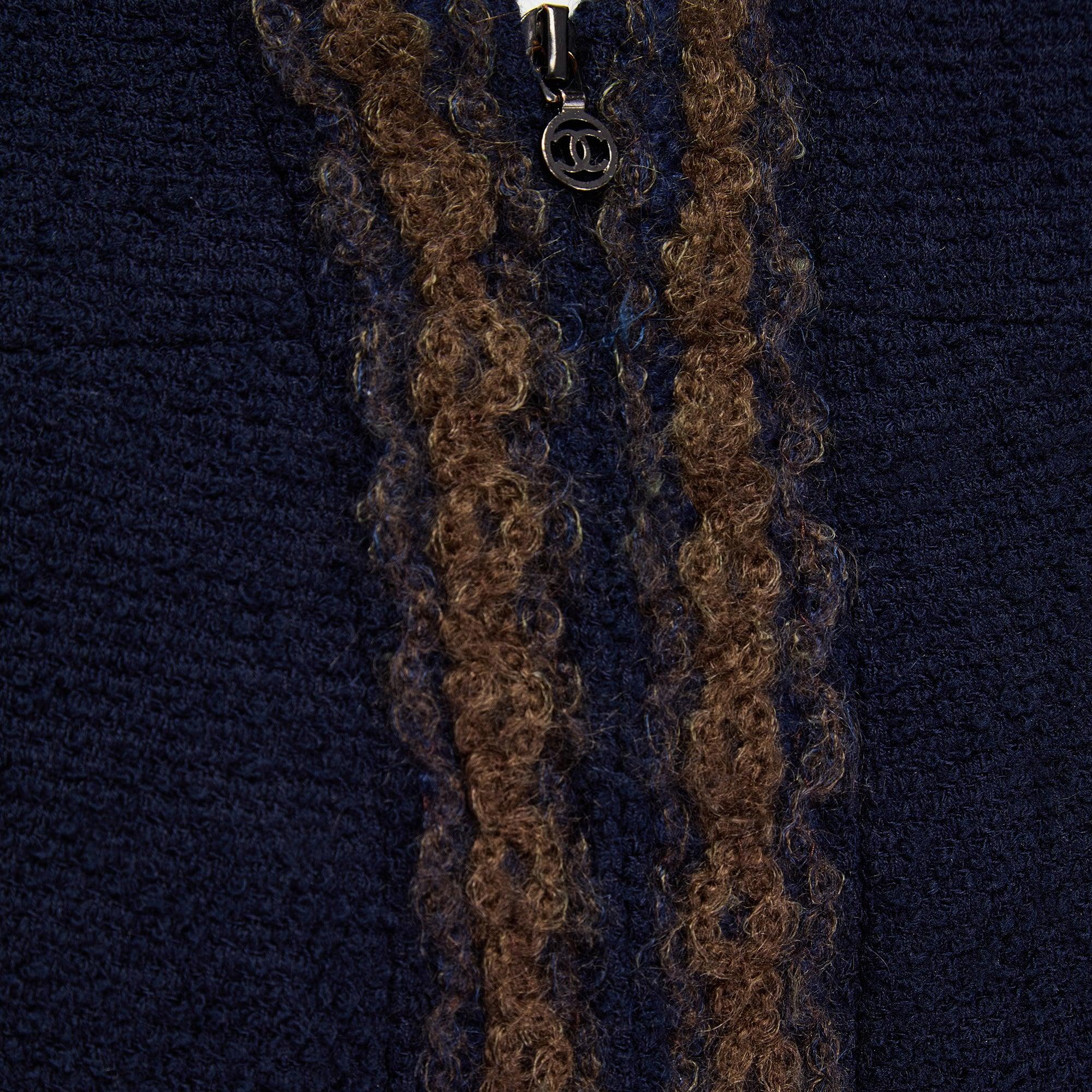 Veste de défilé Chanel documentée en bouclette bleu marine, 1997 Excellent état - En vente à London, GB