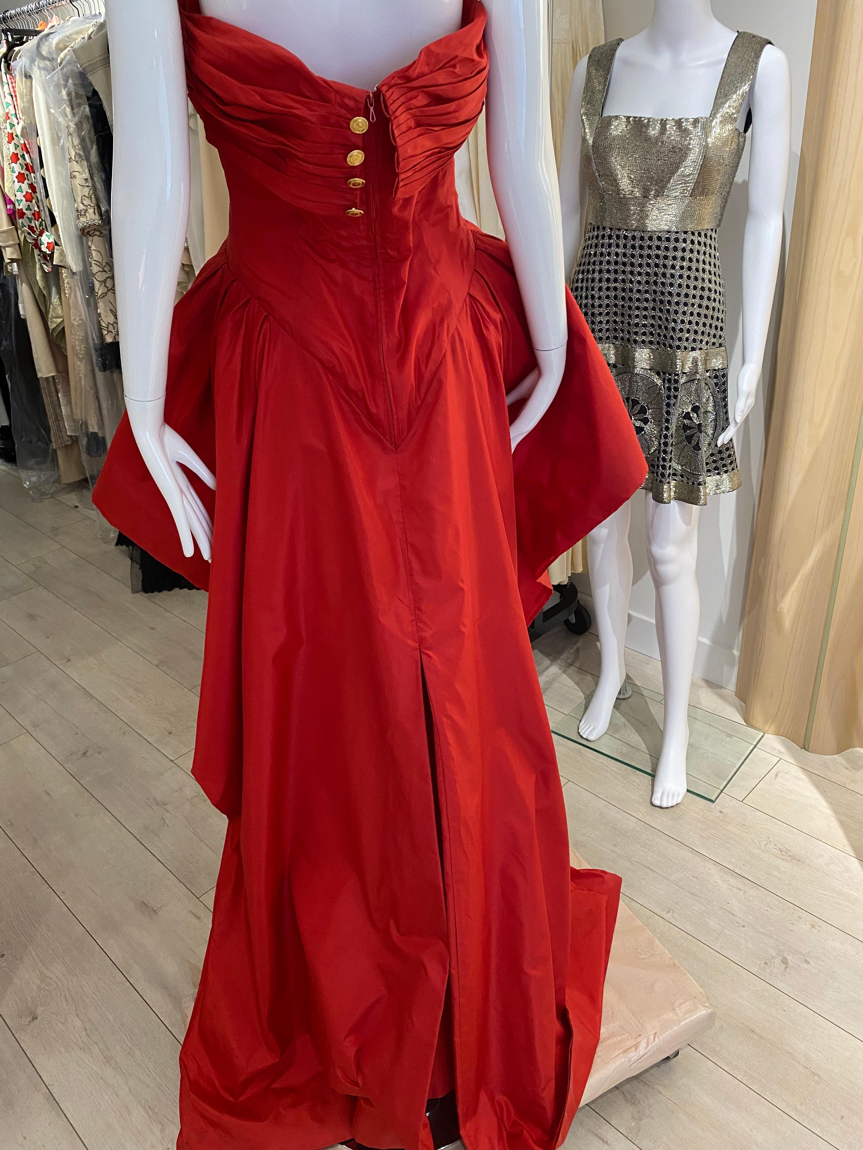 1997 CHANEL Pasarela Vestido de seda rojo sin tirantes con lazo 5