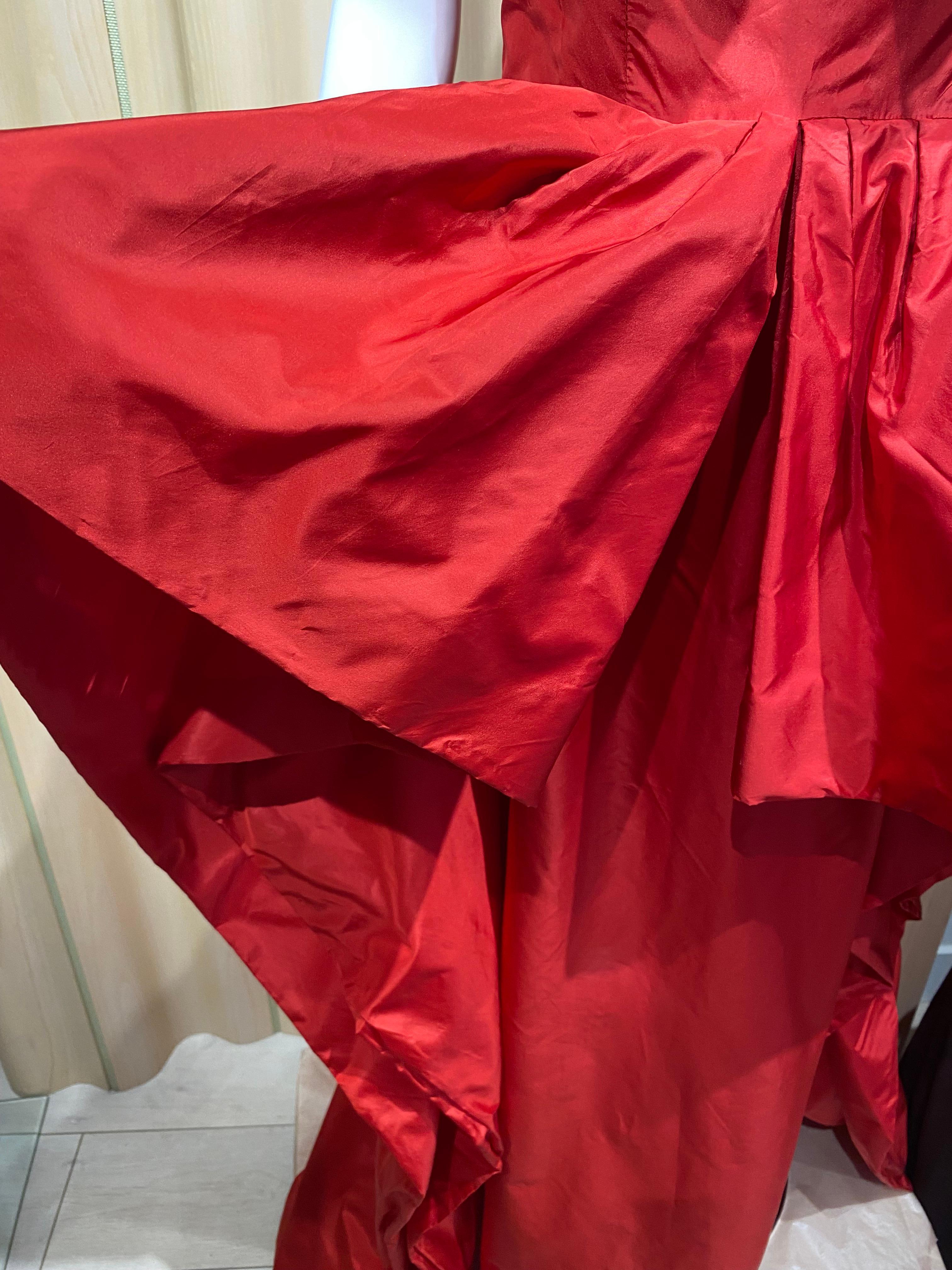 1997 CHANEL Pasarela Vestido de seda rojo sin tirantes con lazo 6