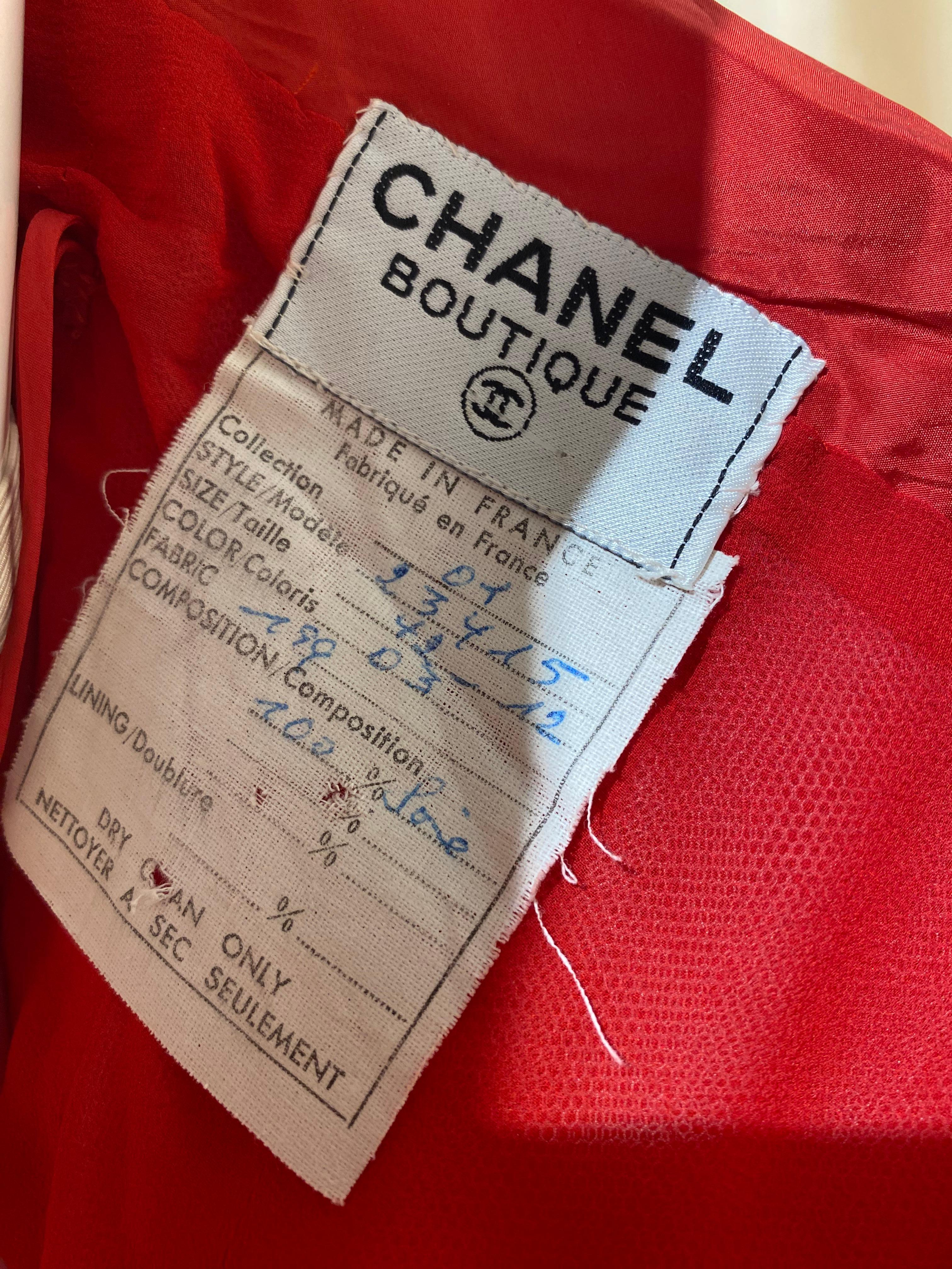 1997 CHANEL Pasarela Vestido de seda rojo sin tirantes con lazo en Bueno Estado en Beverly Hills, CA