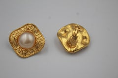 1997 Chanel Vintage  Pearl Earrings in Gold-Plated Metal