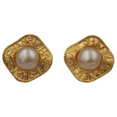 1997 Chanel Vintage  Pearl Earrings in Gold-Plated Metal