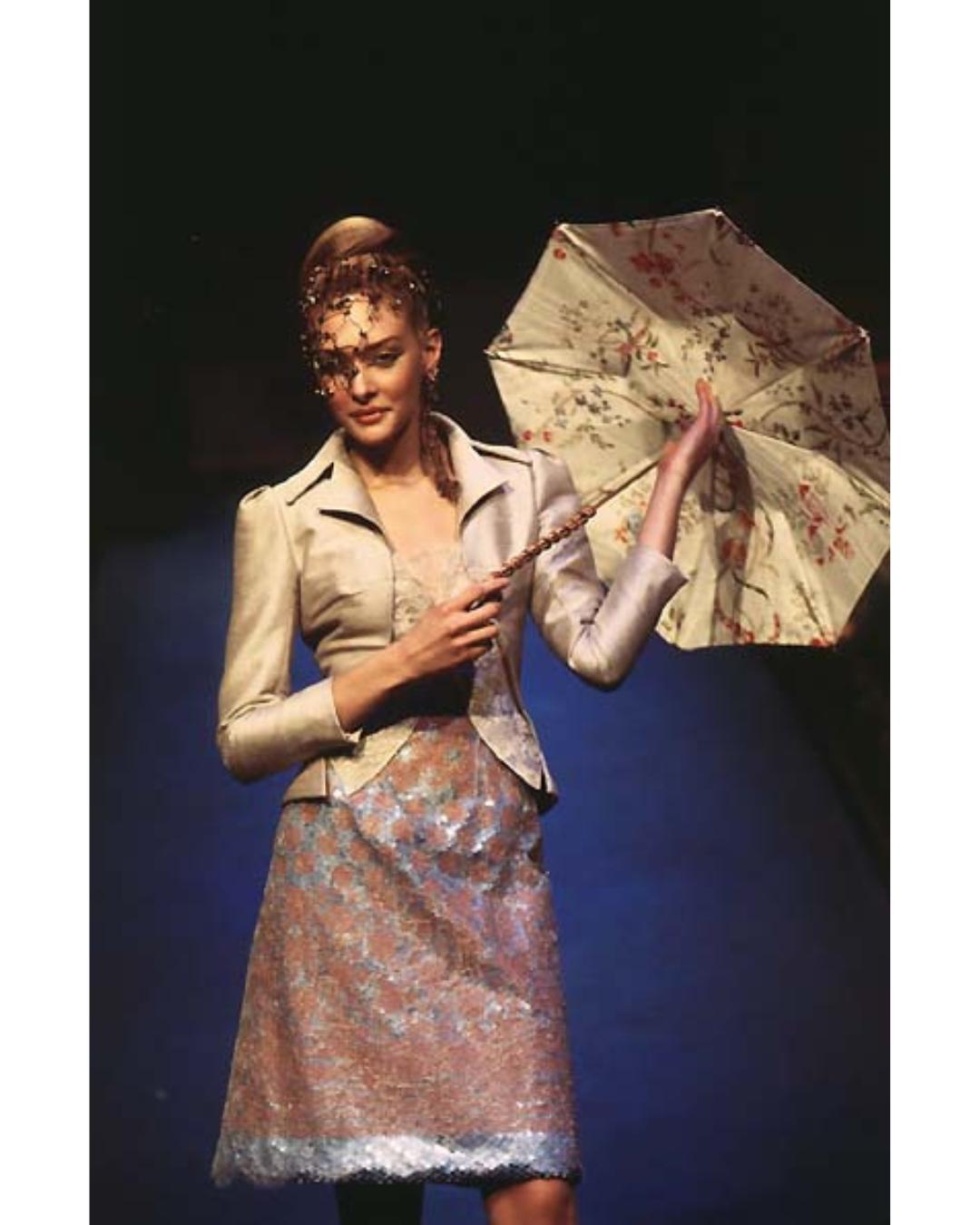 1997 Christian Lacroix Haute Couture: abito e giacca in pizzo blu da passerella in vendita 3