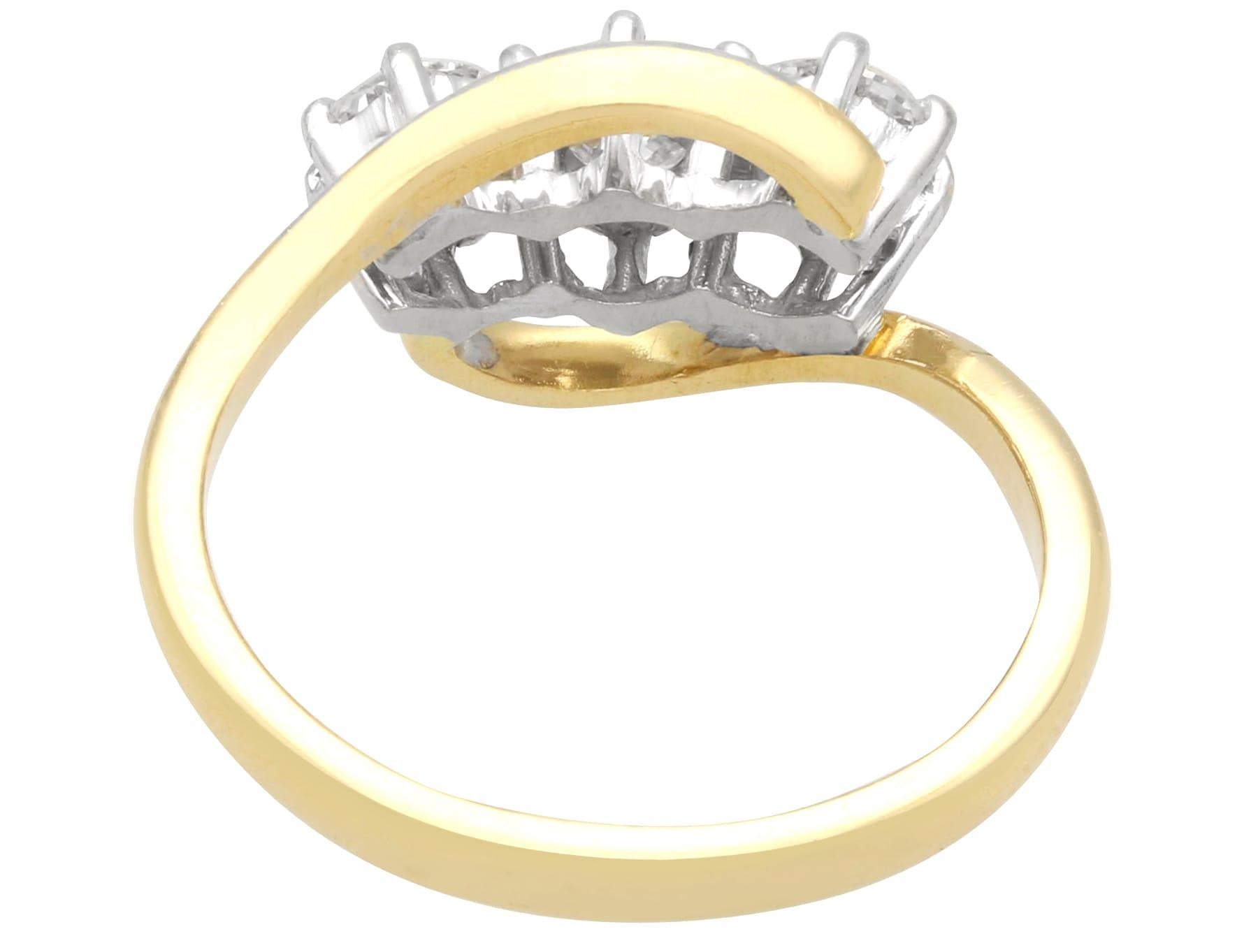 1997 Contemporary Diamant und Gelbgold Trilogie Verlobungsring (Rundschliff) im Angebot