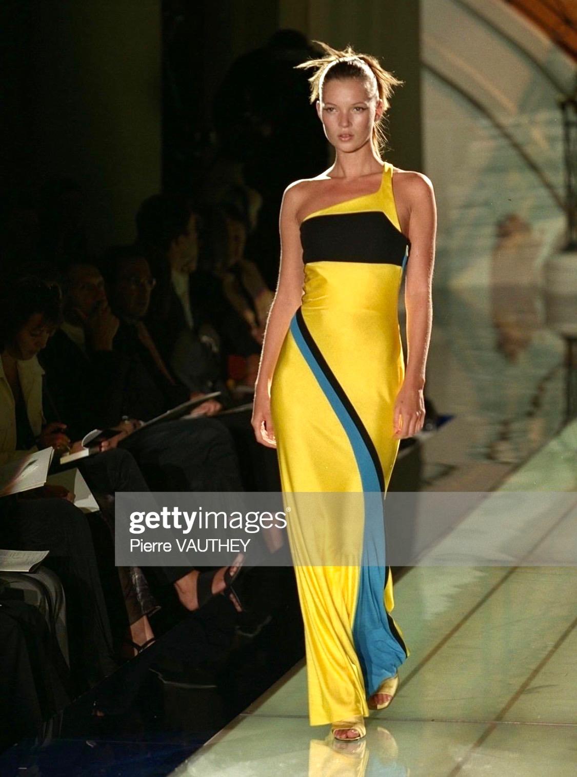 Robe noire à rayures bleues et jaunes Gianni Versace, 1997  en vente 1