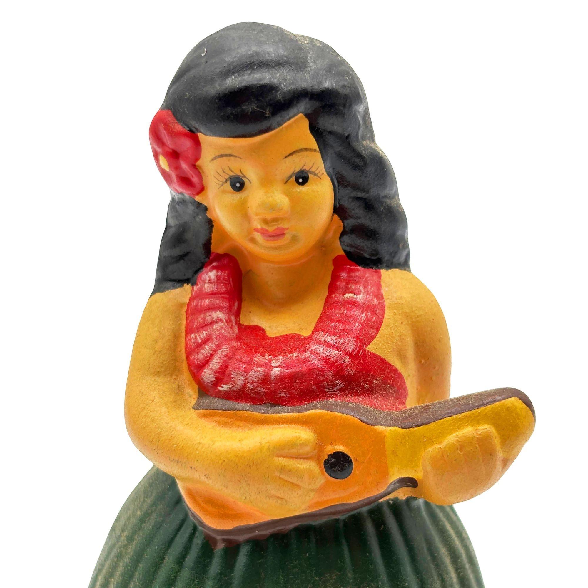 1997 Hawaii Hula Gilr Ukulele Aloha Keramik Bommelpuppe Auto Armaturenbrett (amerikanisch) im Angebot
