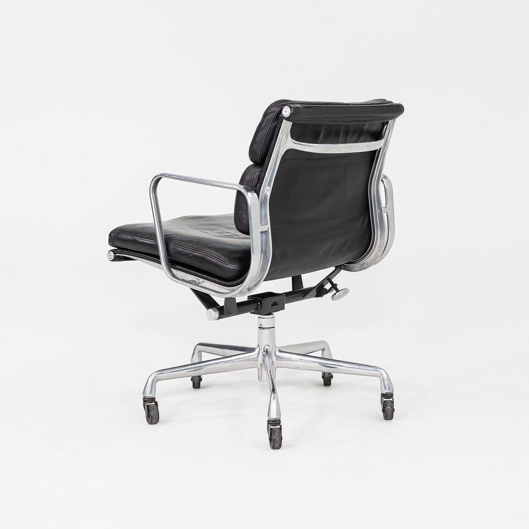 1997 Herman Miller Eames Management Soft Pad Desk Chair in schwarzem Leder im Zustand „Gut“ im Angebot in Philadelphia, PA