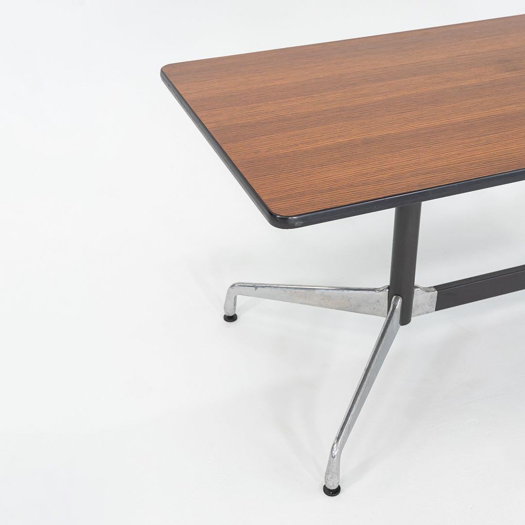 1997 Herman Miller Eames Mesa de comedor / conferencia segmentada 30x60 en roble oscuro Estadounidense en venta