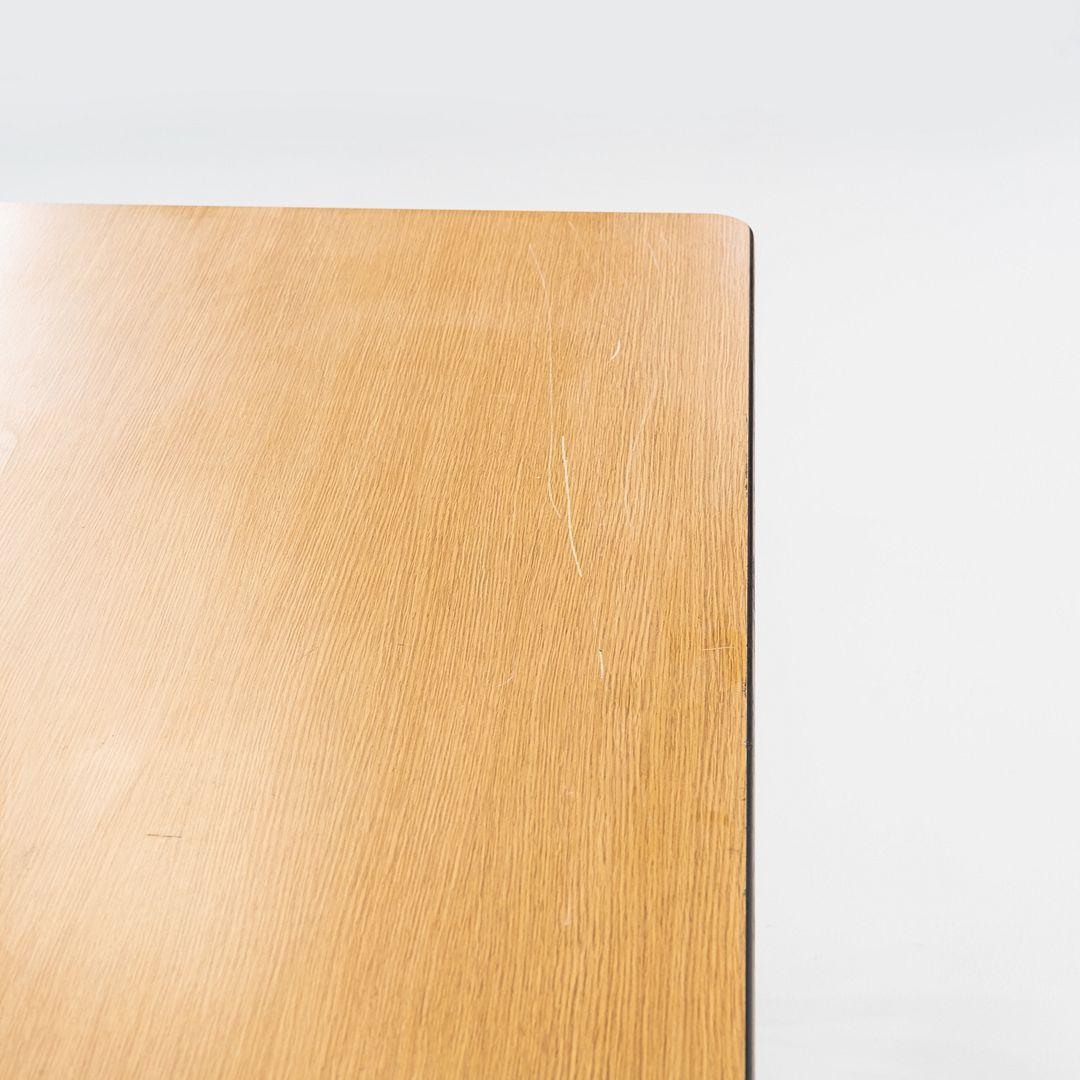 Moderne 1997 Herman Miller Table de salle à manger segmentée / Table de conférence 30x60 en Oak en vente