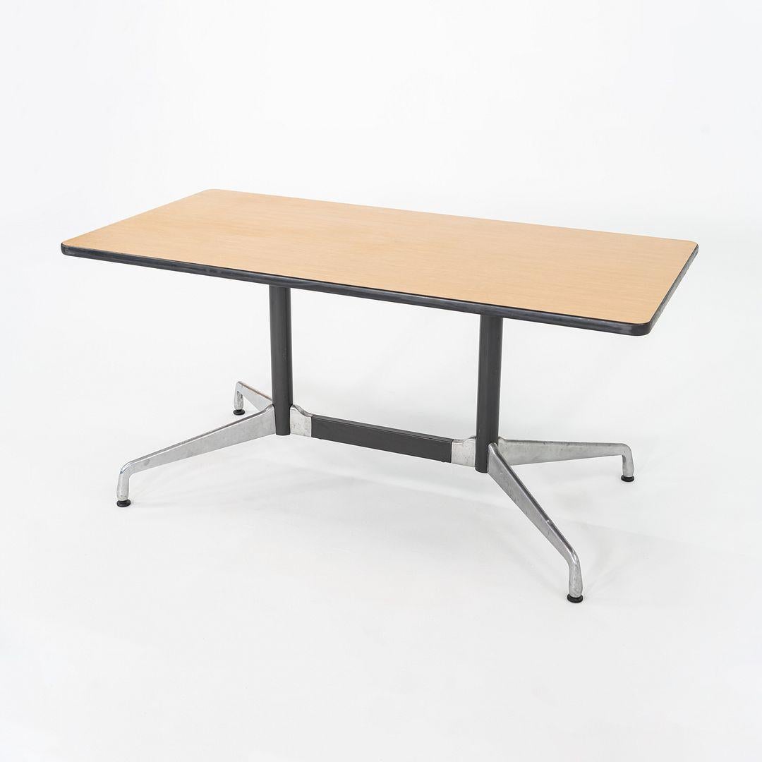 Acier 1997 Herman Miller Table de salle à manger segmentée / Table de conférence 30x60 en Oak en vente