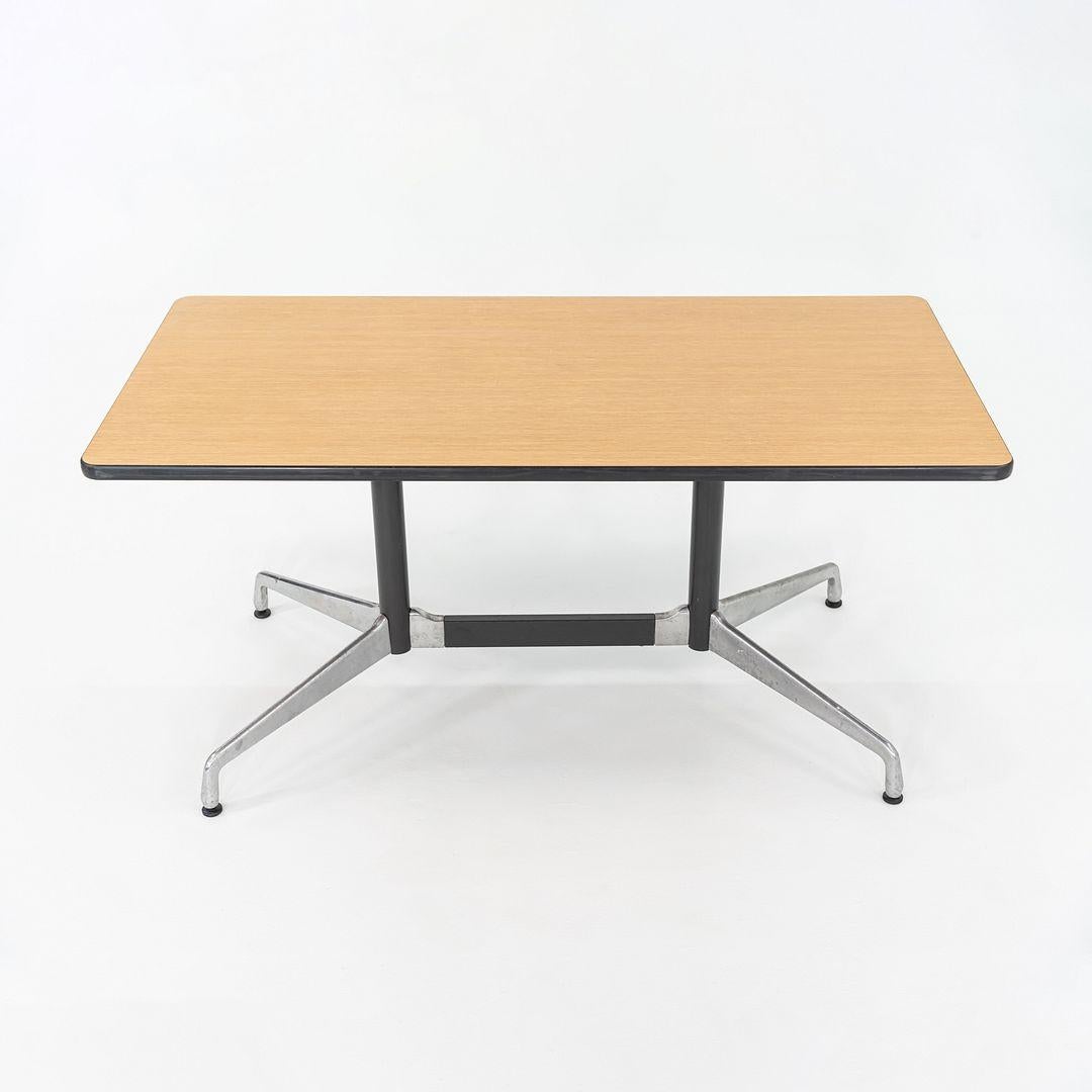 1997 Herman Miller Table de salle à manger segmentée / Table de conférence 30x60 en Oak en vente