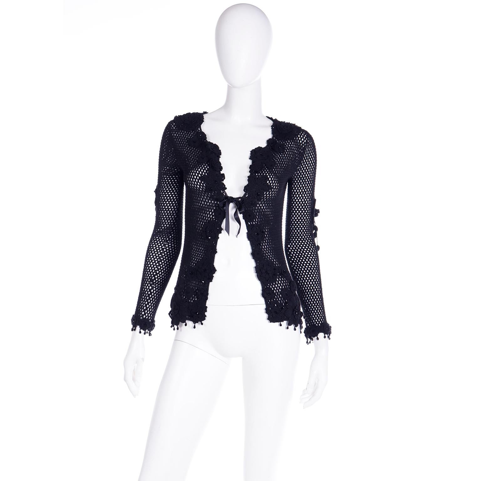 Noir 1997 Isaac Mizrahi Runway Tiny Label Top cardigan en crochet noir avec perles en vente