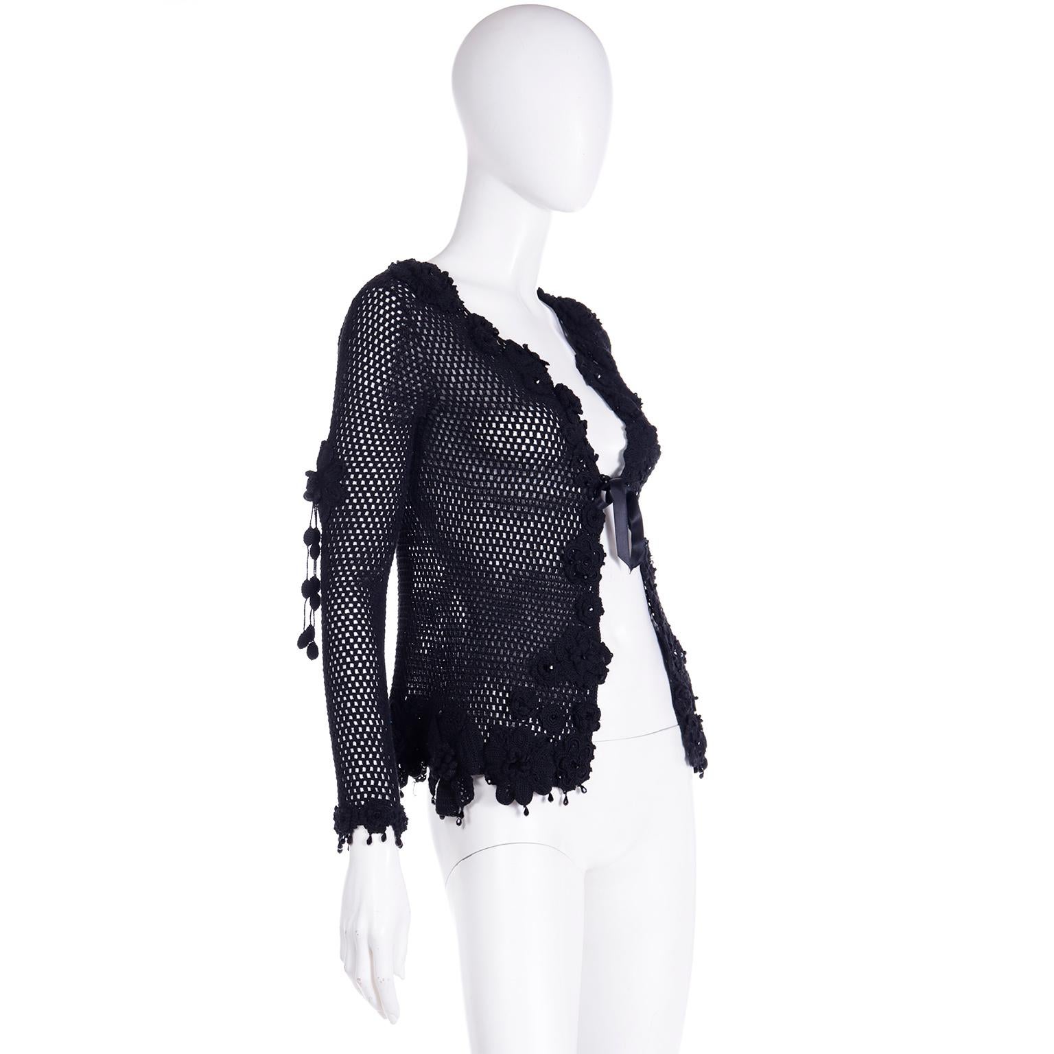 1997 Isaac Mizrahi Runway Tiny Label Top cardigan en crochet noir avec perles Bon état - En vente à Portland, OR
