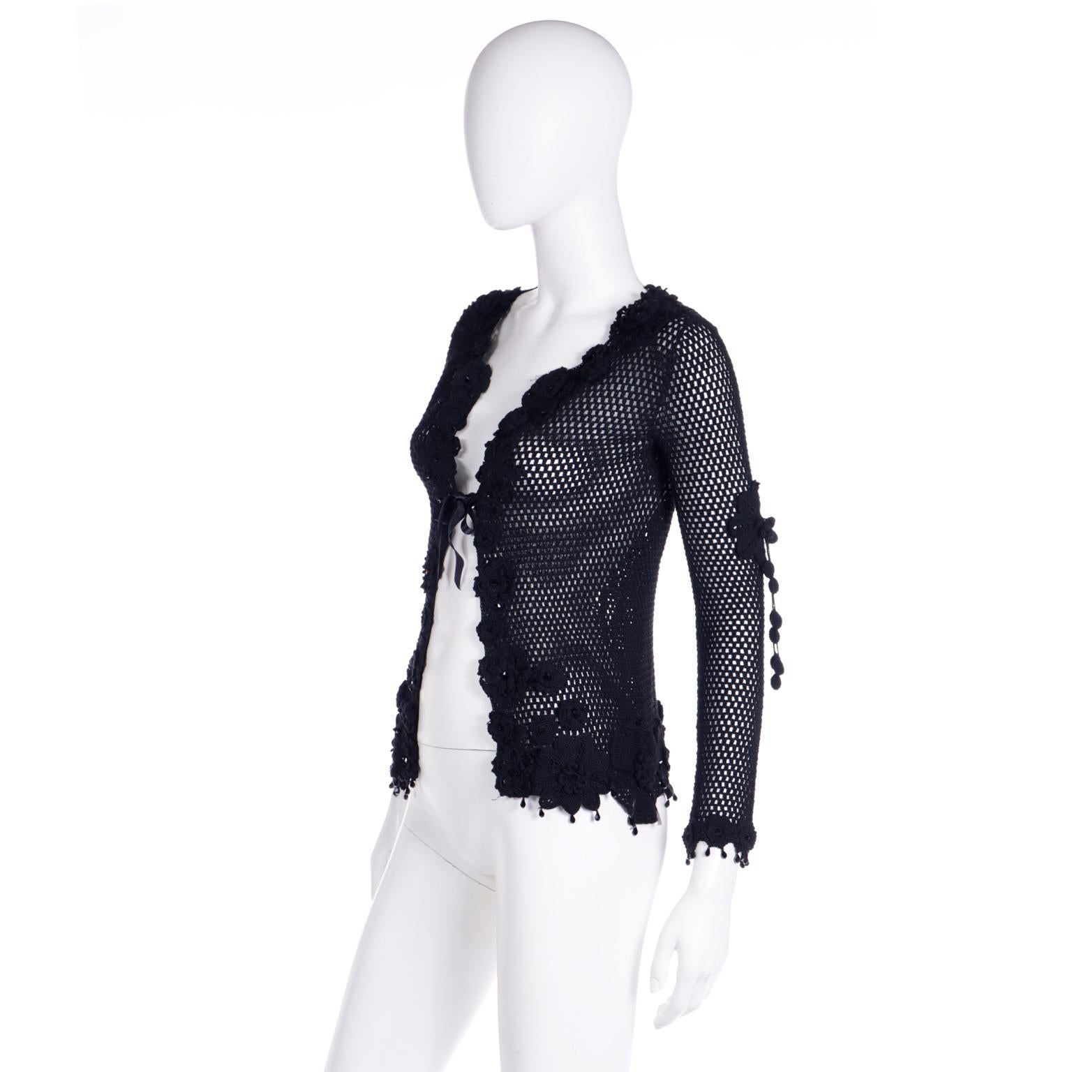 1997 Isaac Mizrahi Runway Tiny Label Top cardigan en crochet noir avec perles en vente 1