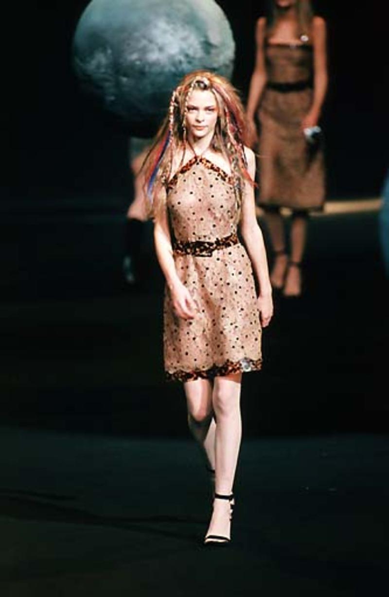 1997 Karl Lagerfeld for Chloe lace RUNWAY dress with iridescent lining For Sale 4