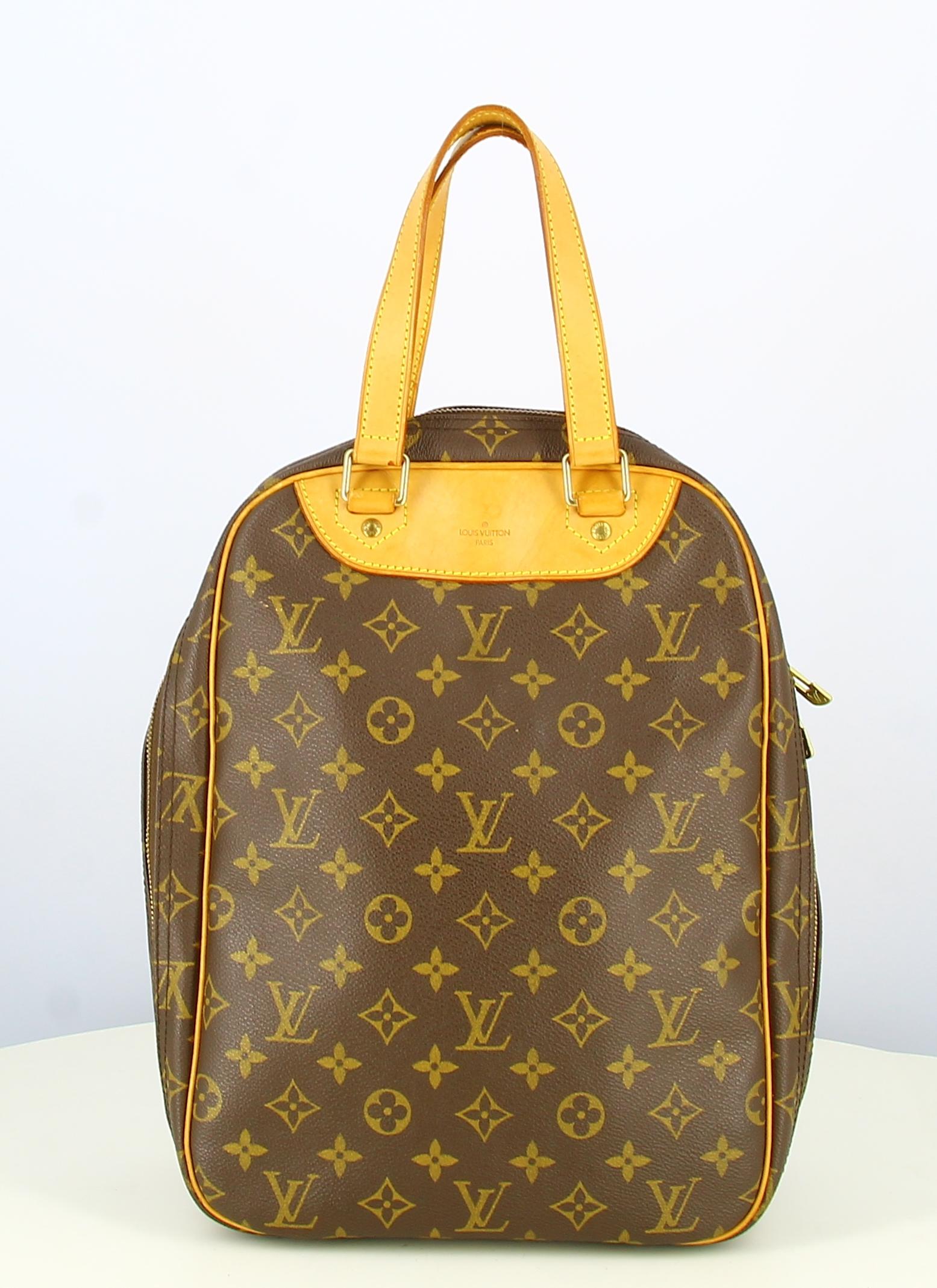 1997 Louis Vuitton Handbag Randonné Canvas Monogram

- Good condition, some signs of use and wear. 
- Louis Vuitton Bag 
- Monogram canvas
- An easy way to store your shoes or change its use by using it as a bag 
- Interior: Beige canvas plus small