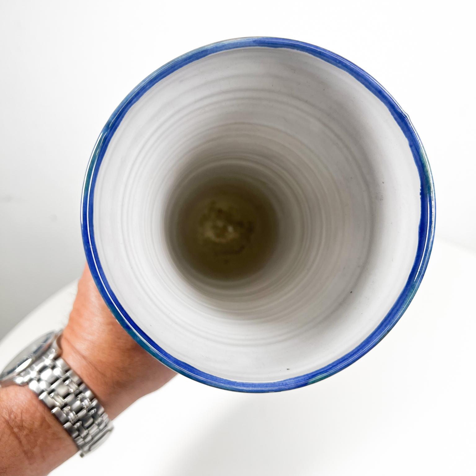 Vase moderne en céramique bleu et vert en forme de poisson, 1997 en vente 3