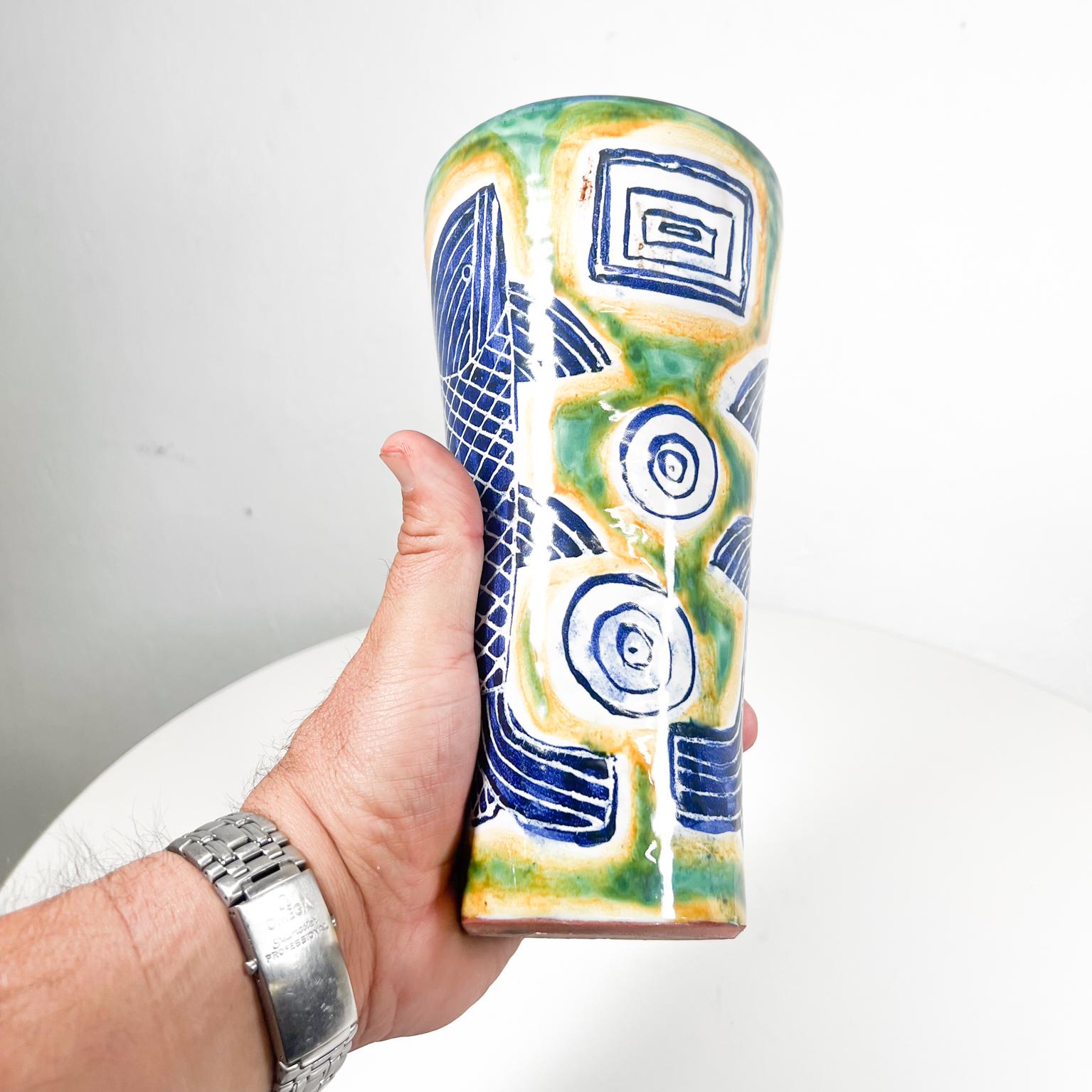 Moderne Vase moderne en céramique bleu et vert en forme de poisson, 1997 en vente